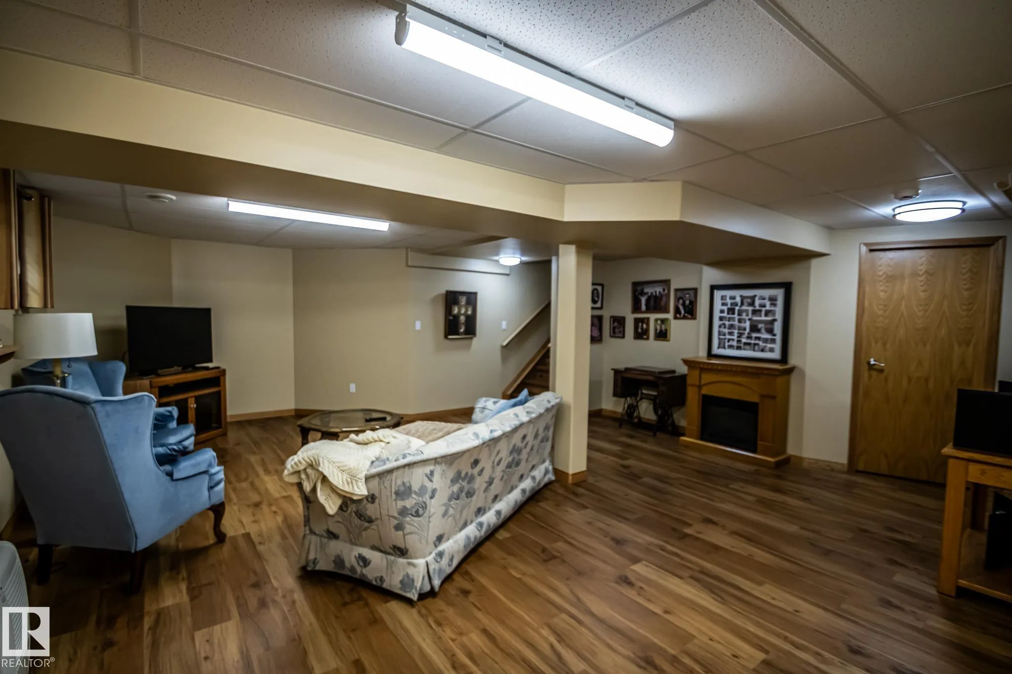 5813 46 Ave