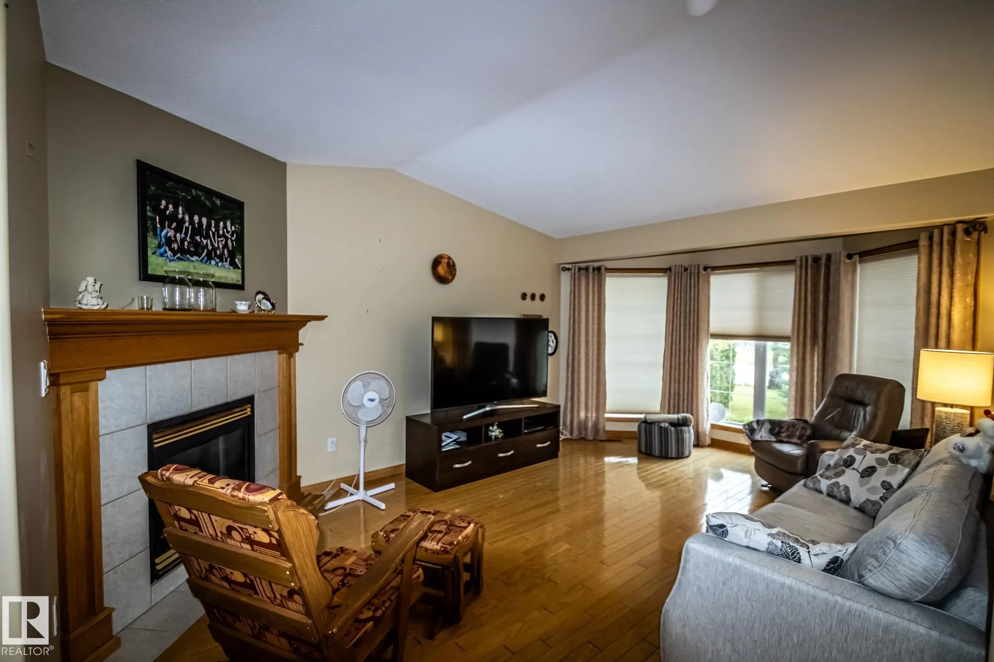 5813 46 Ave