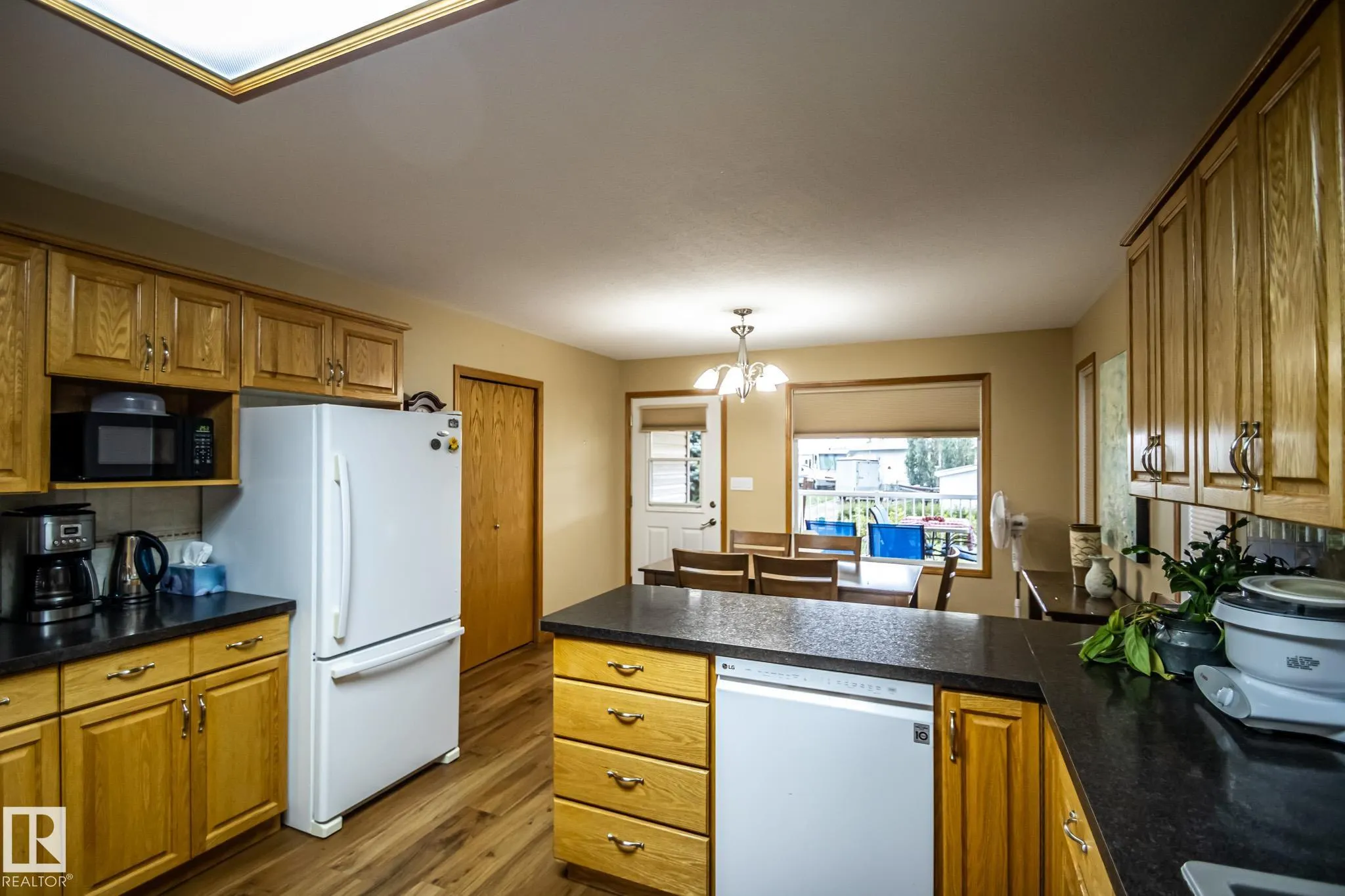 5813 46 Ave
