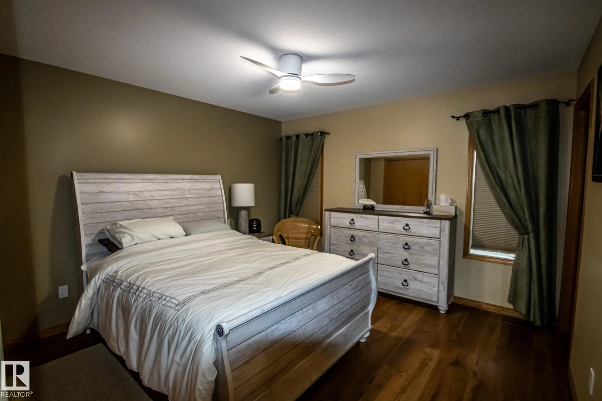5813 46 Ave
