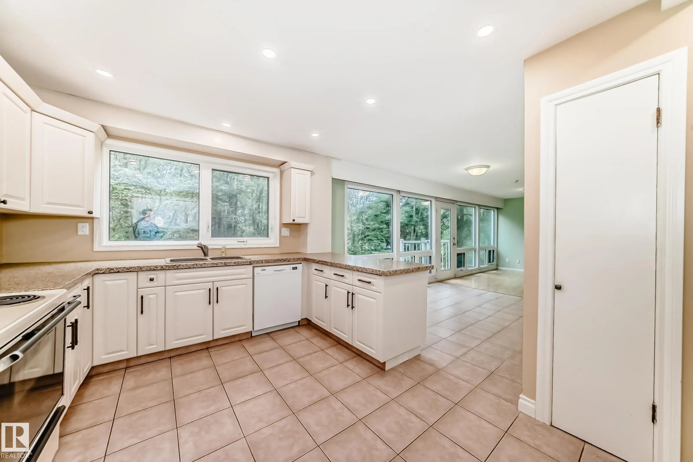 16 SCARBORO Place