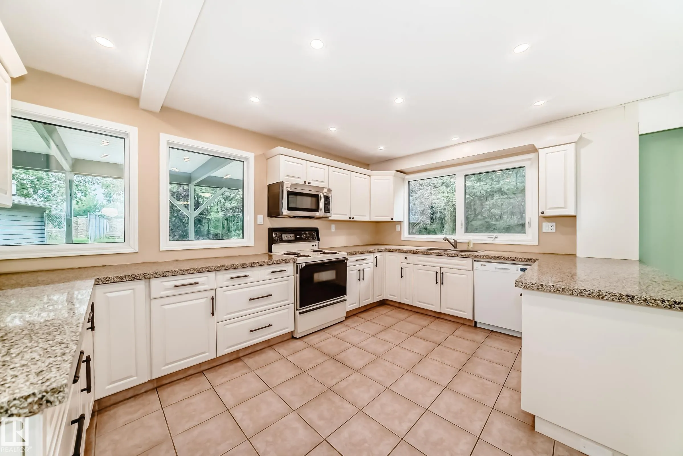 16 SCARBORO Place