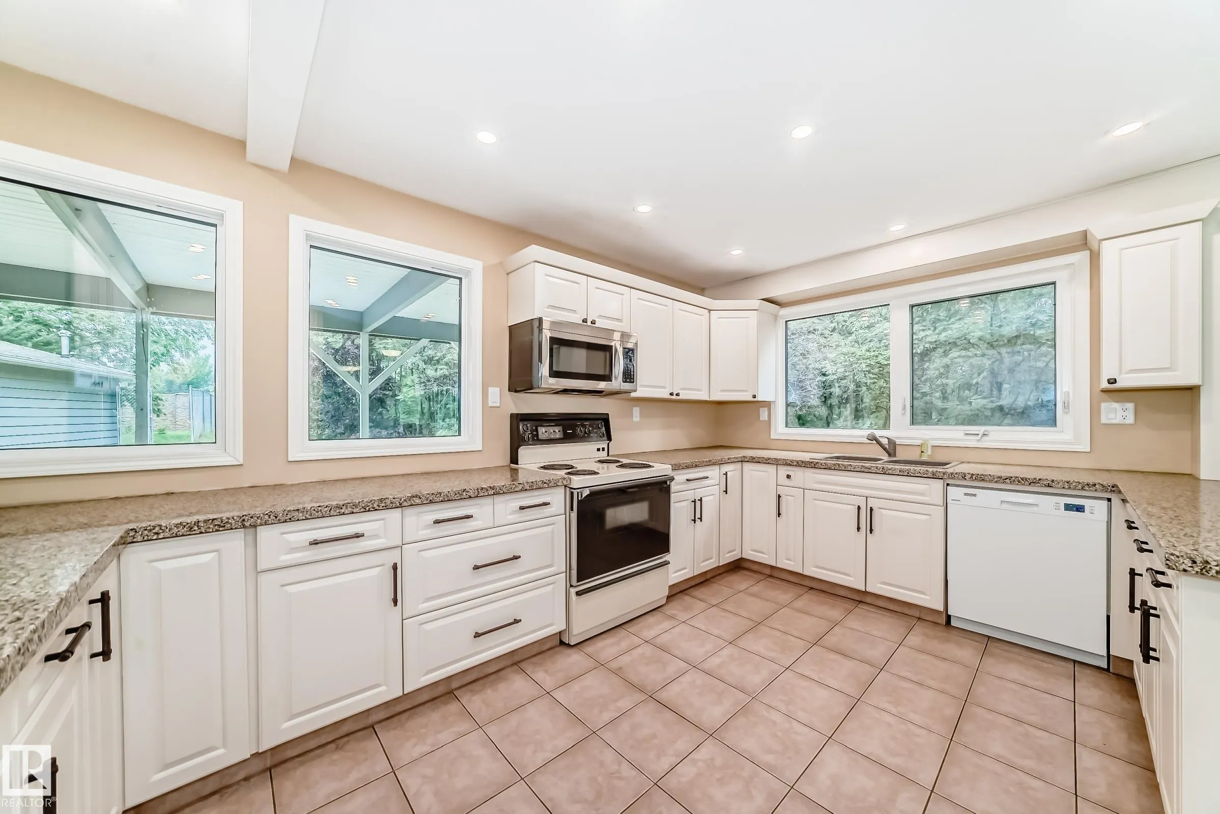 16 SCARBORO Place