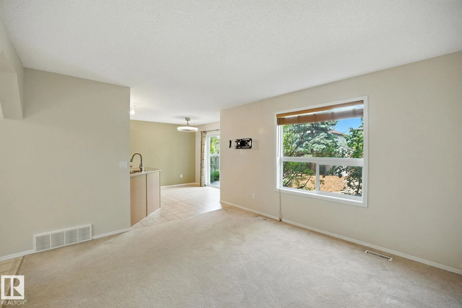 3583 MCLEAN Crescent