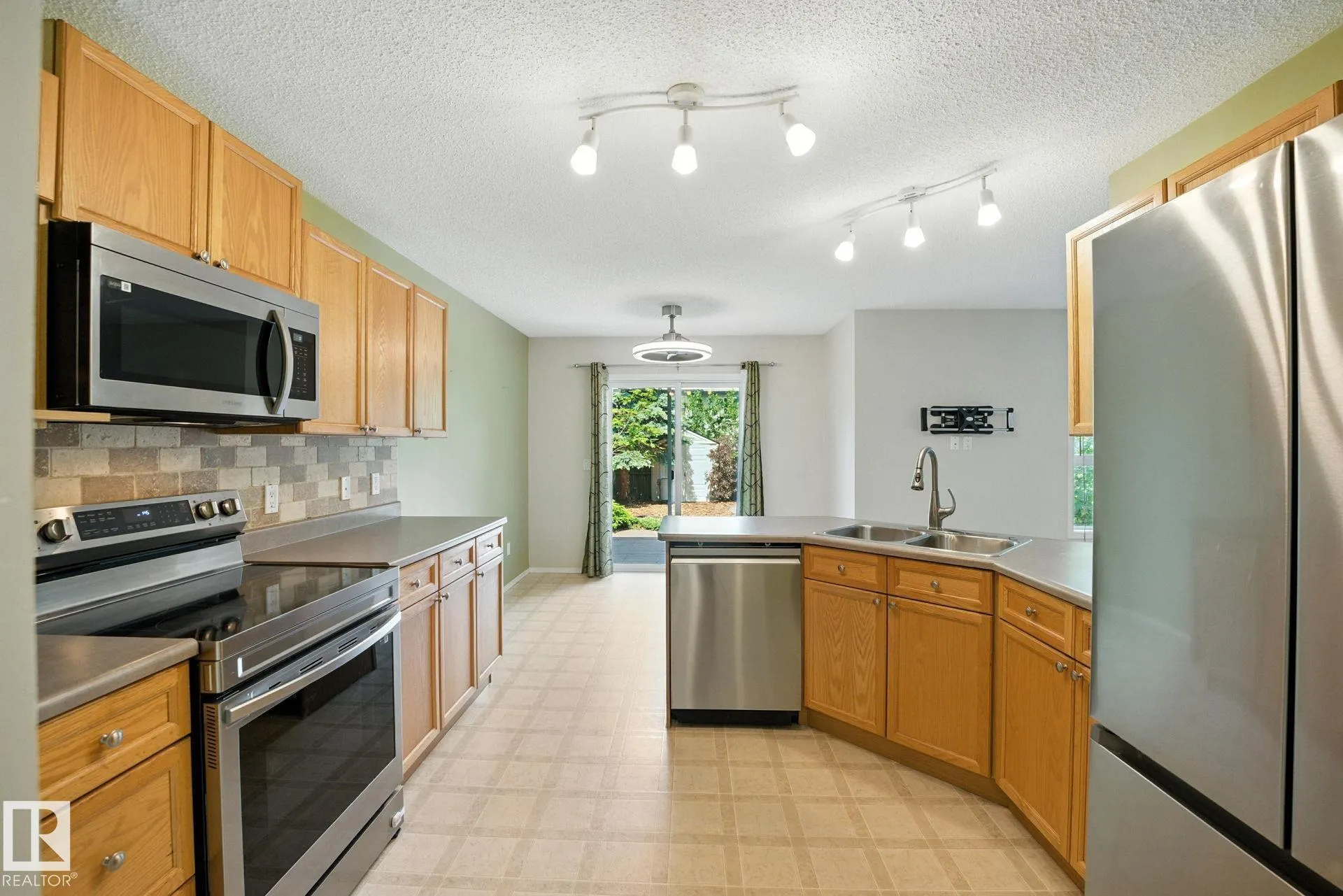 3583 MCLEAN Crescent