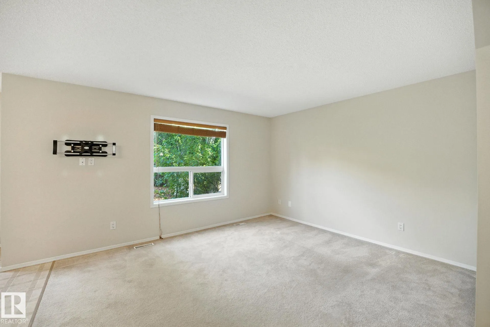 3583 MCLEAN Crescent
