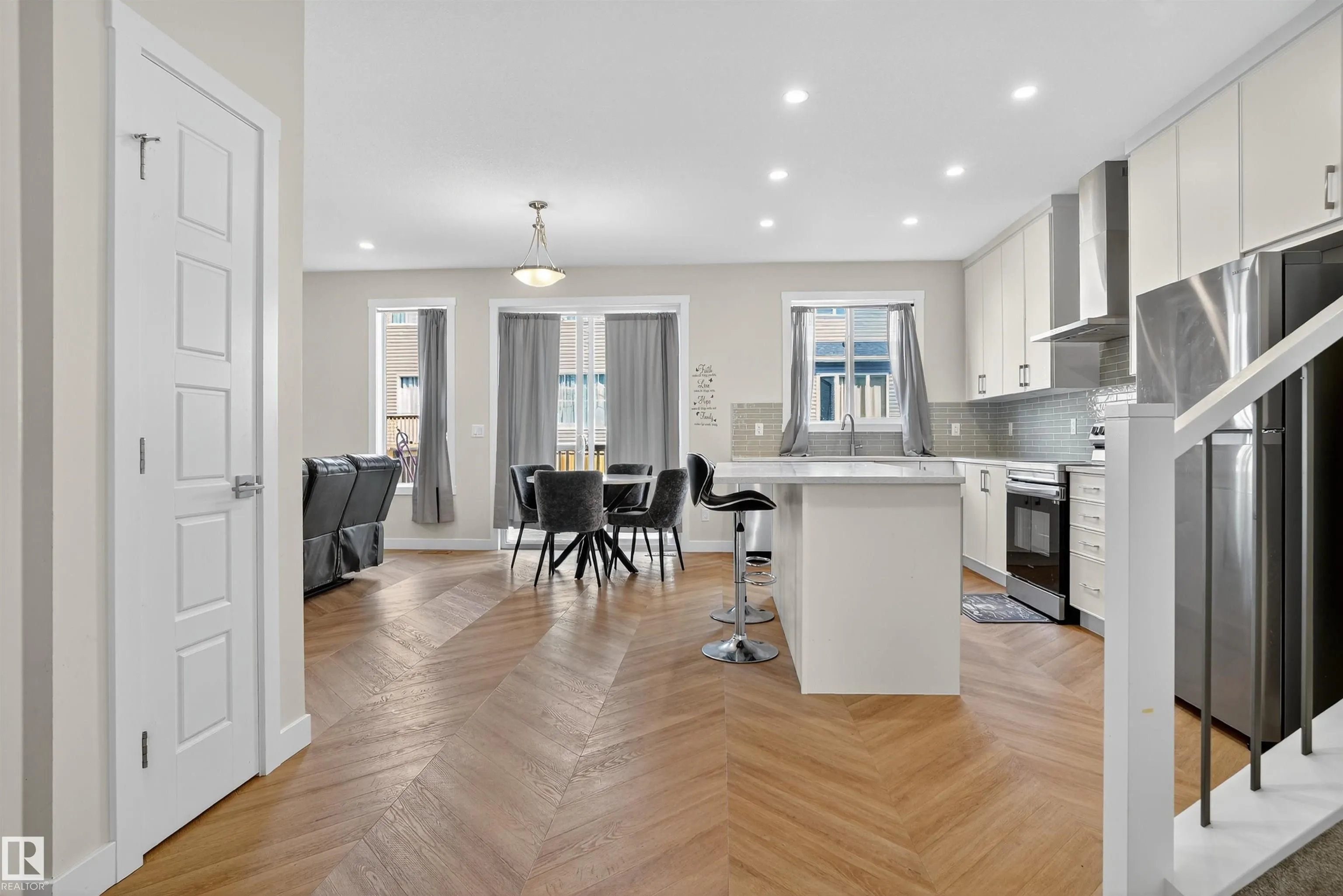 20806 19A Avenue