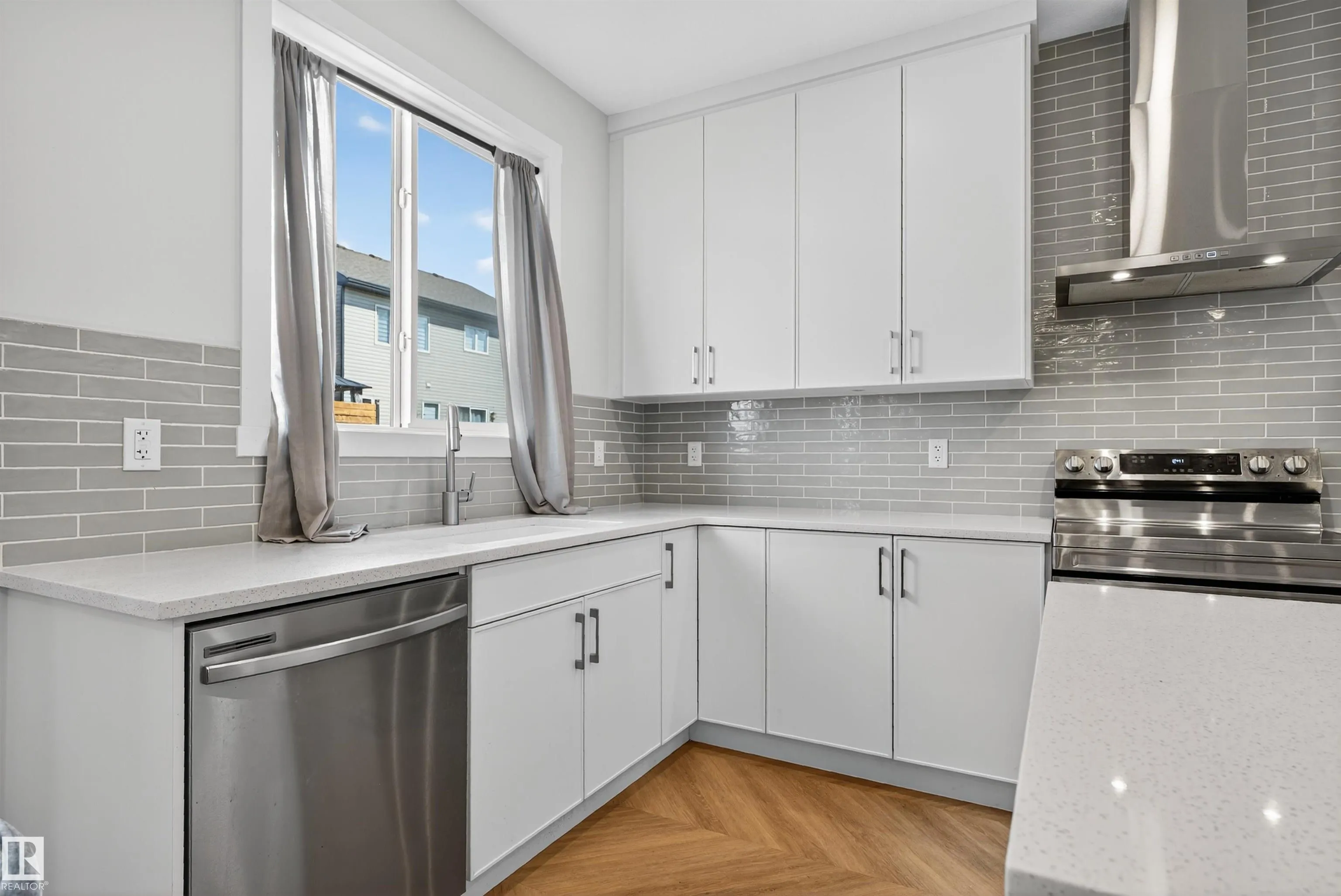 20806 19A Avenue