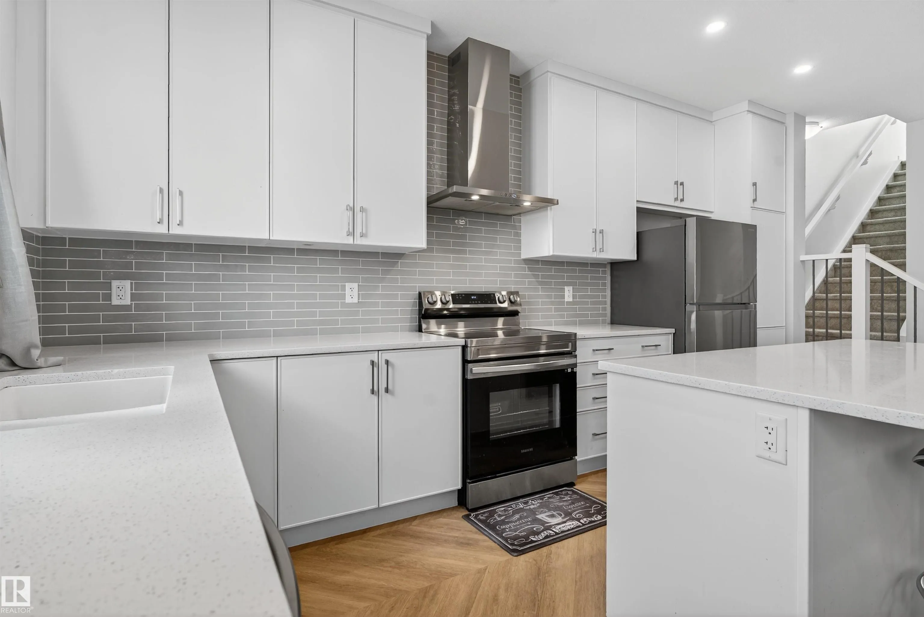 20806 19A Avenue