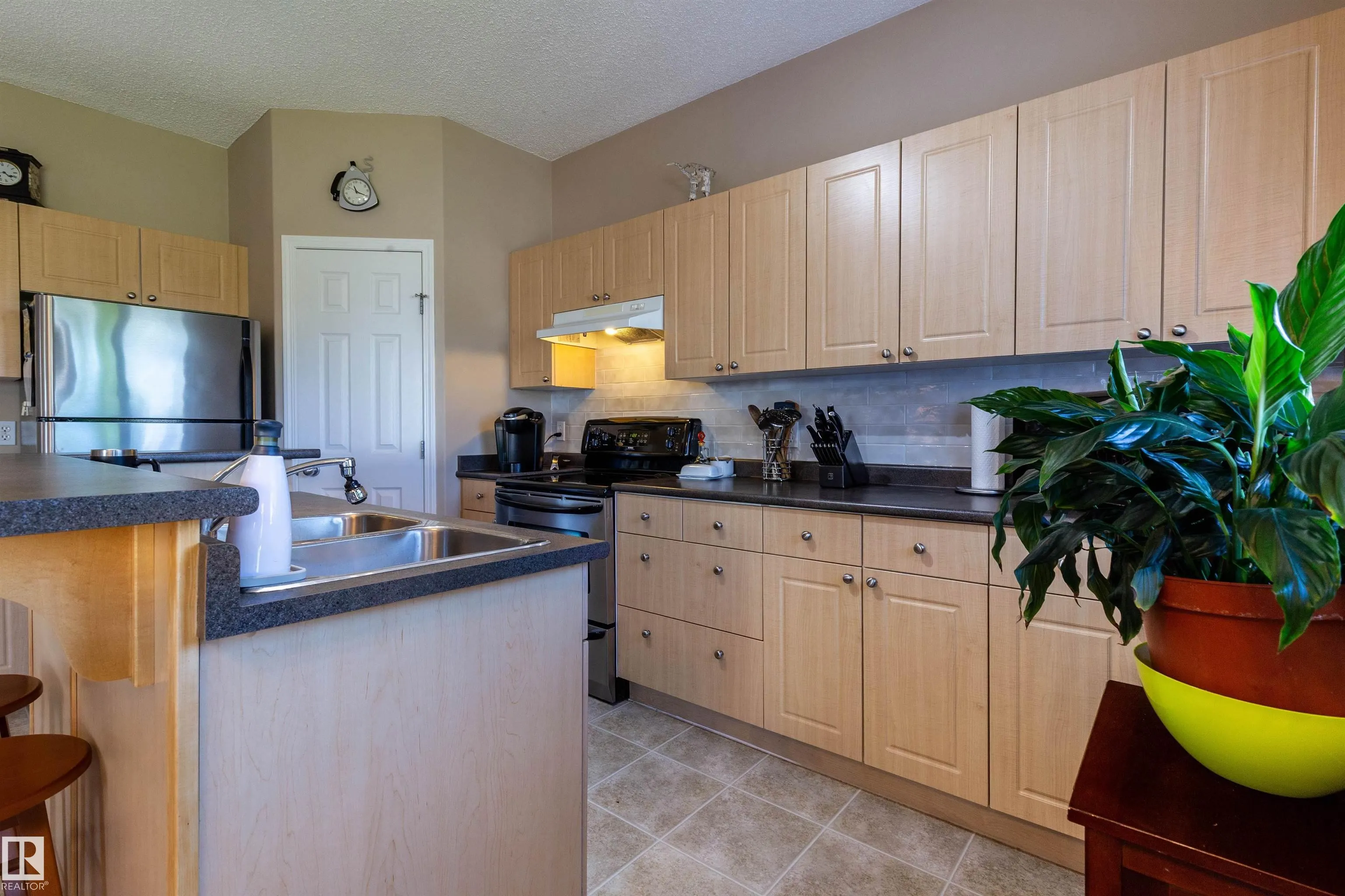 18 GRAYRIDGE Bay