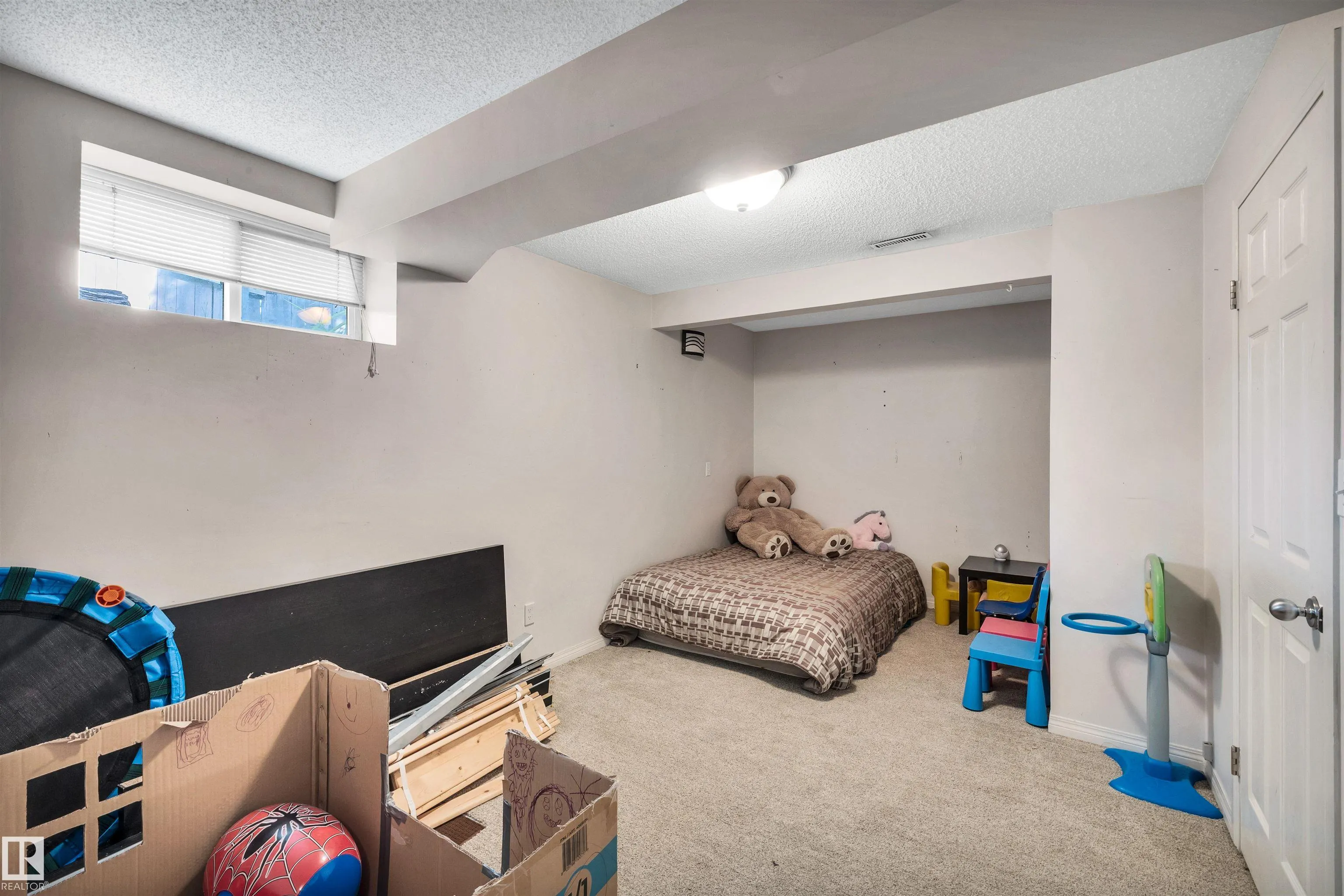 1 HENRI Close