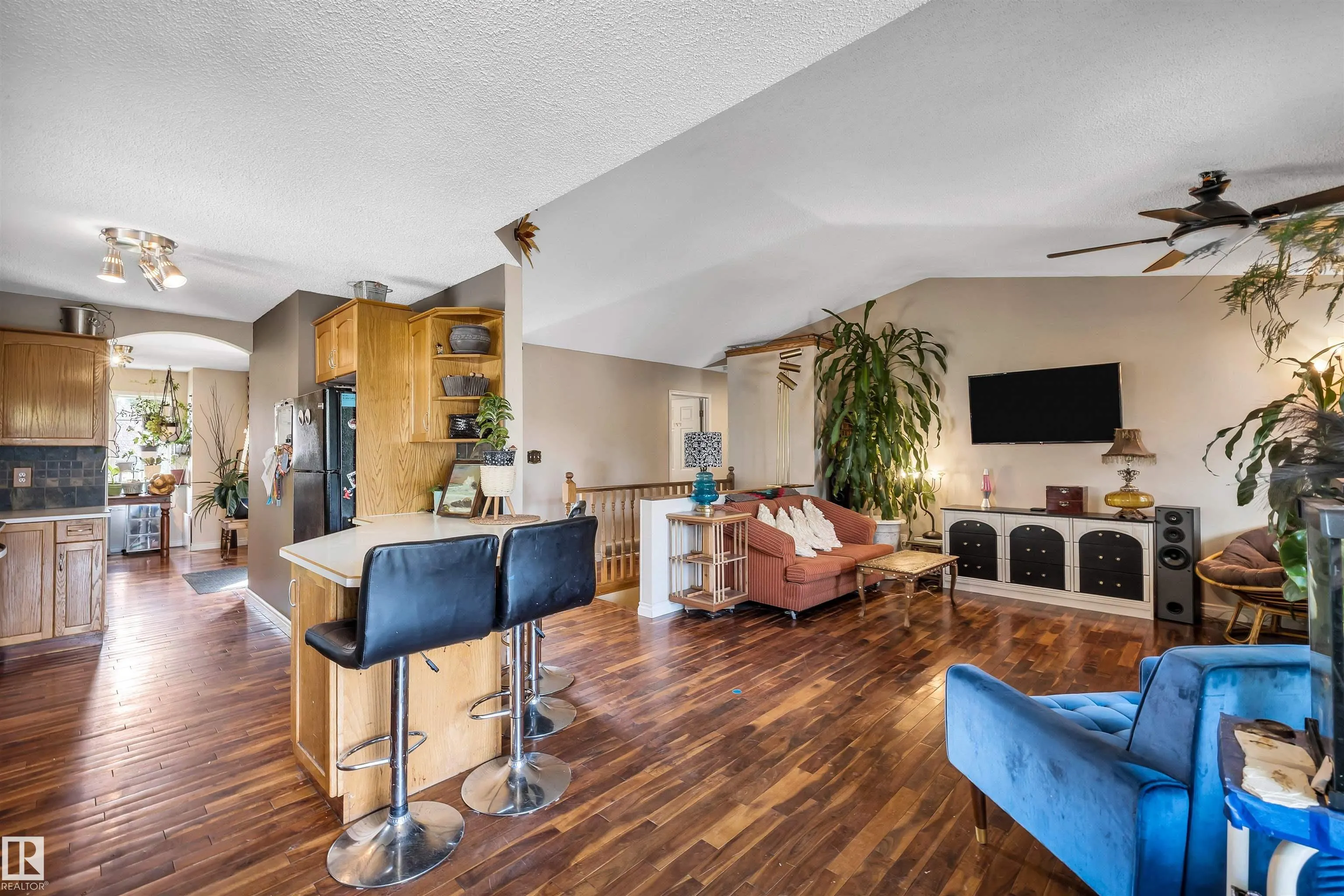 1 HENRI Close