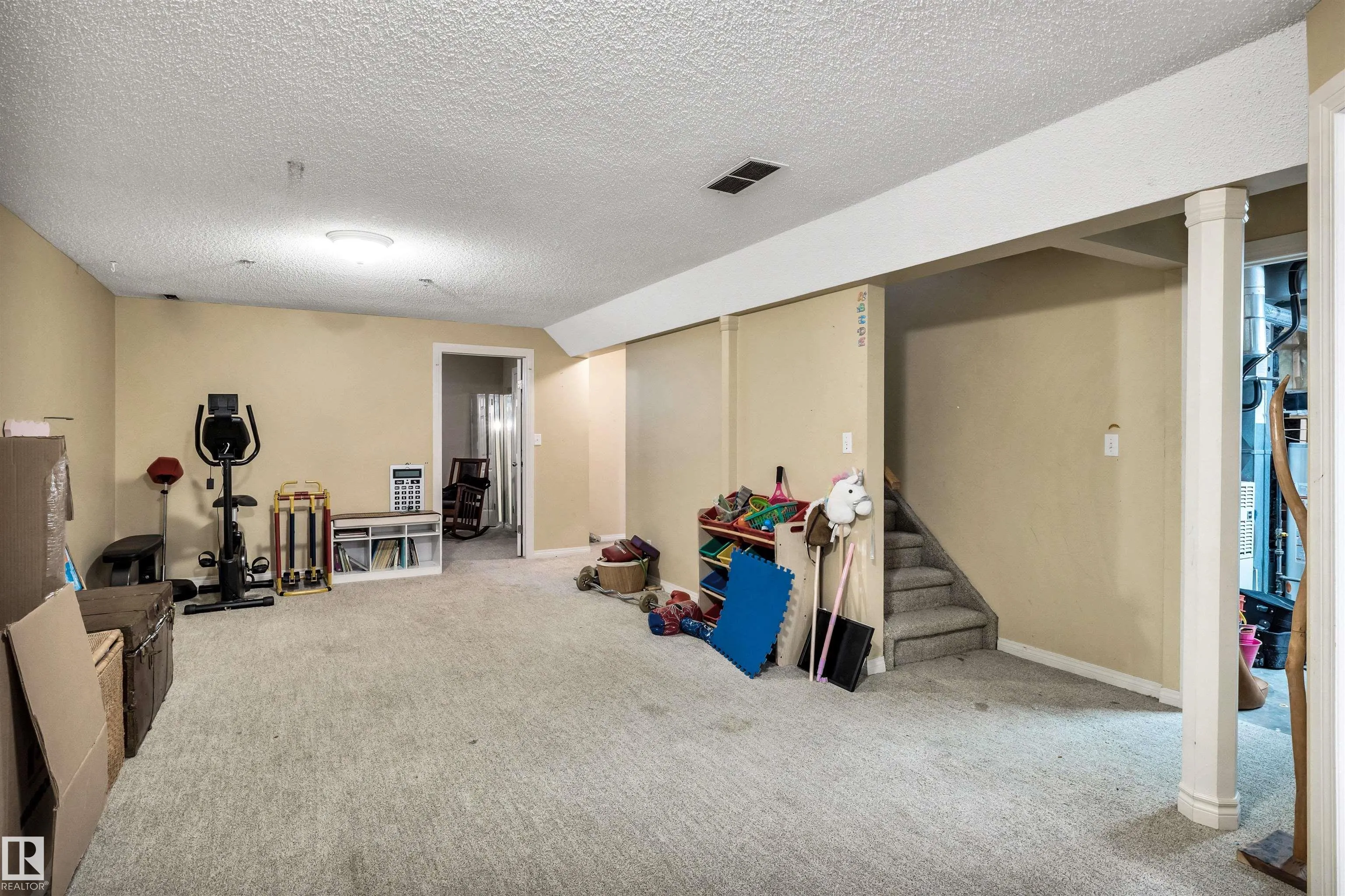 1 HENRI Close