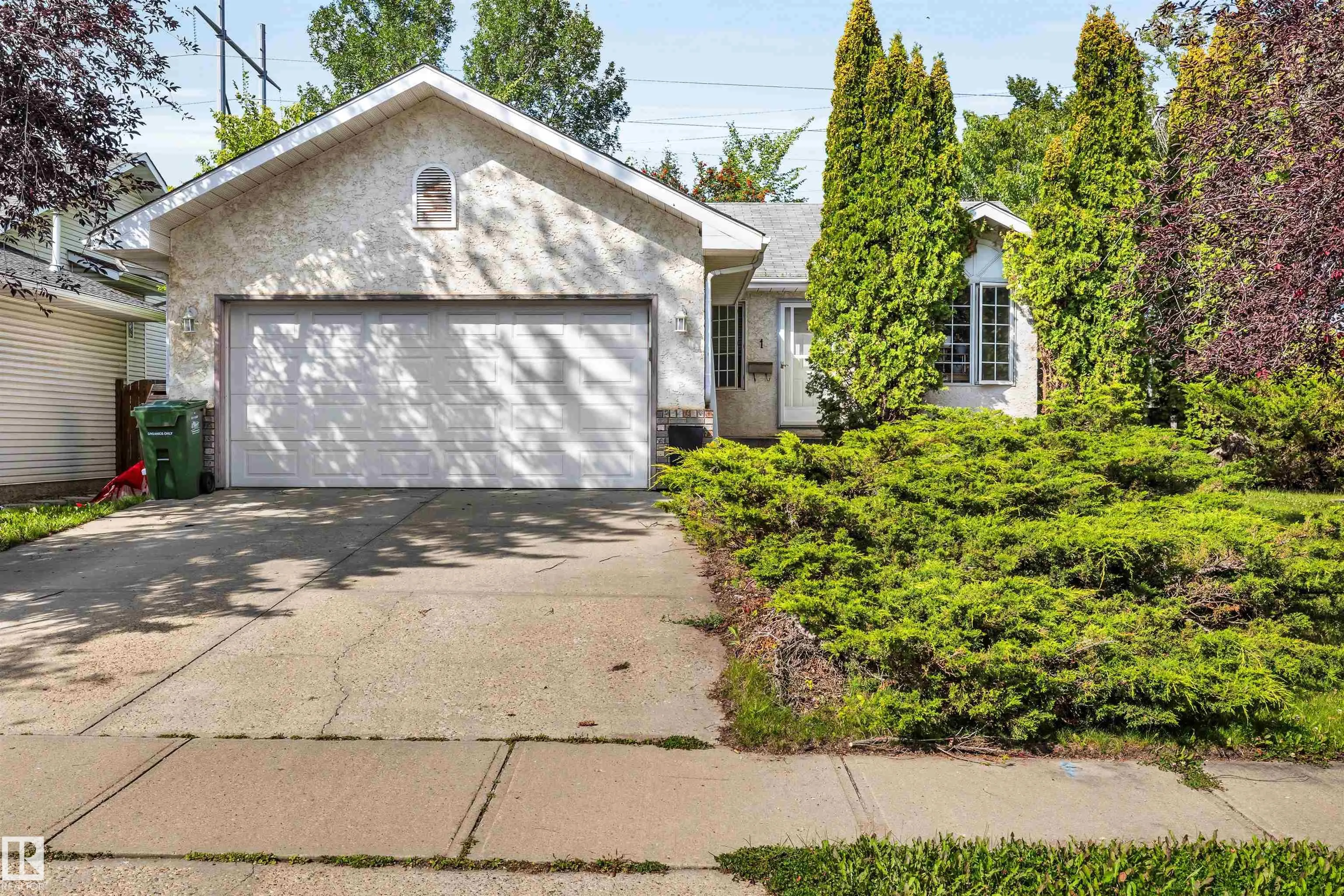 1 HENRI Close