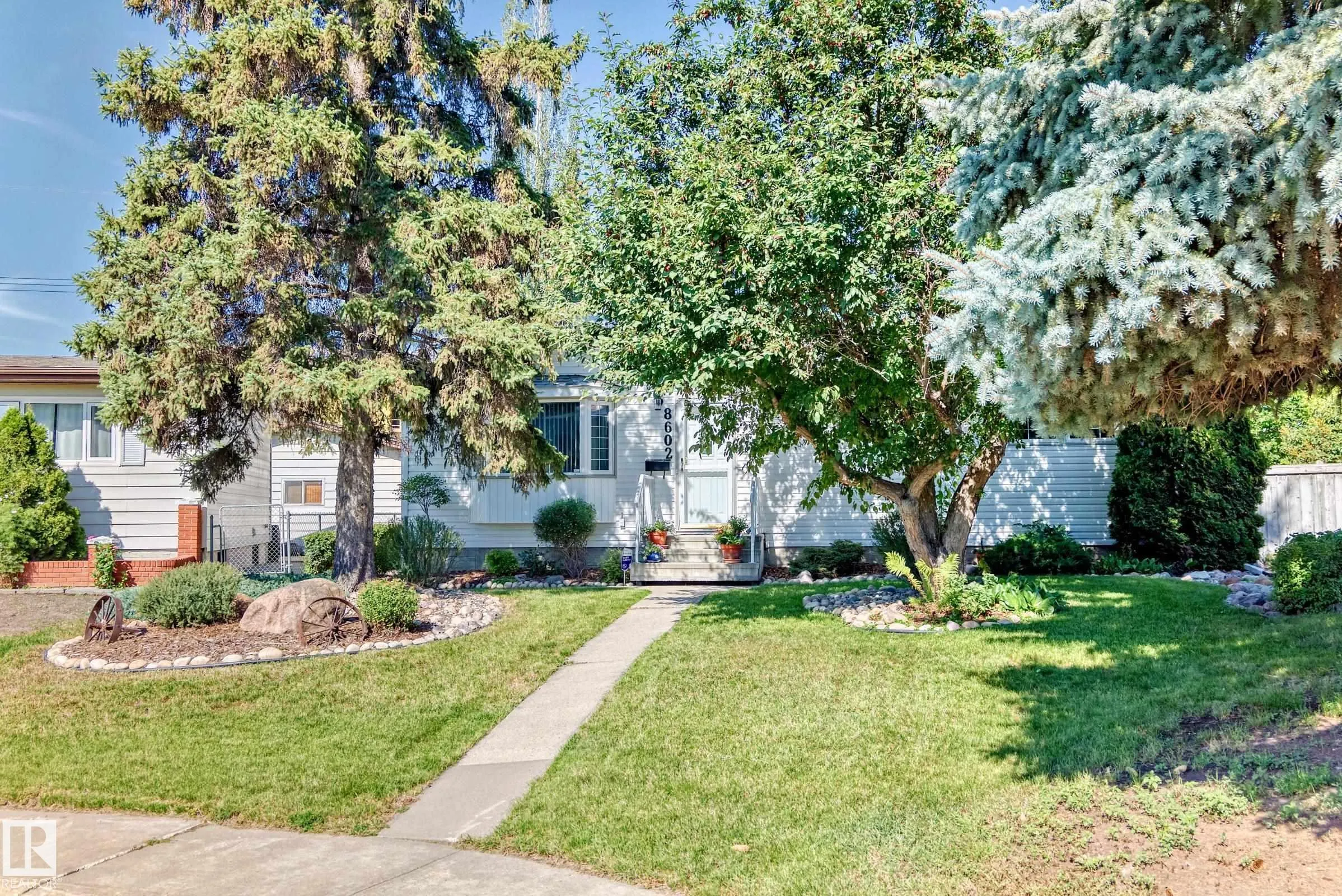 8602 158 Street