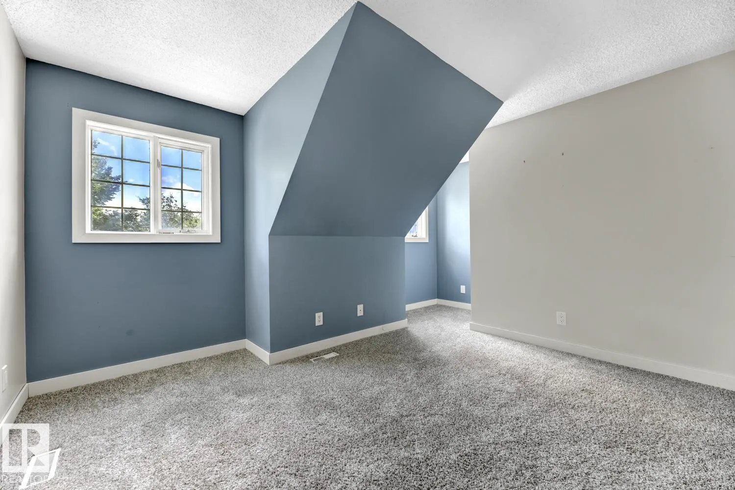 11 AINSLEY Place