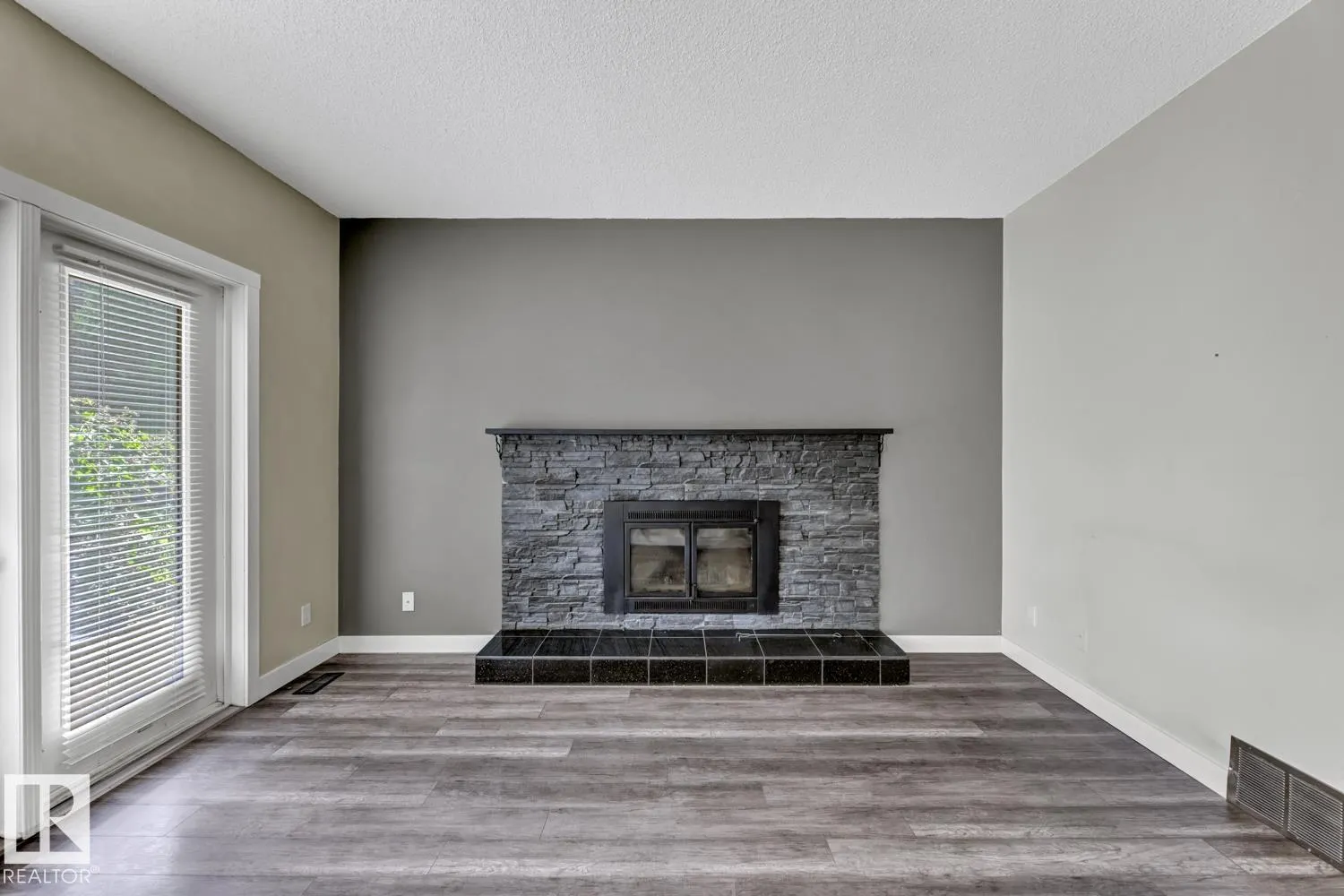 11 AINSLEY Place
