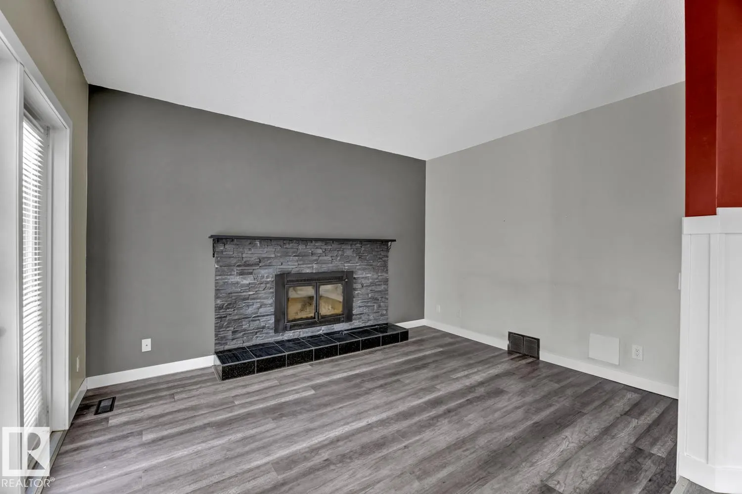 11 AINSLEY Place