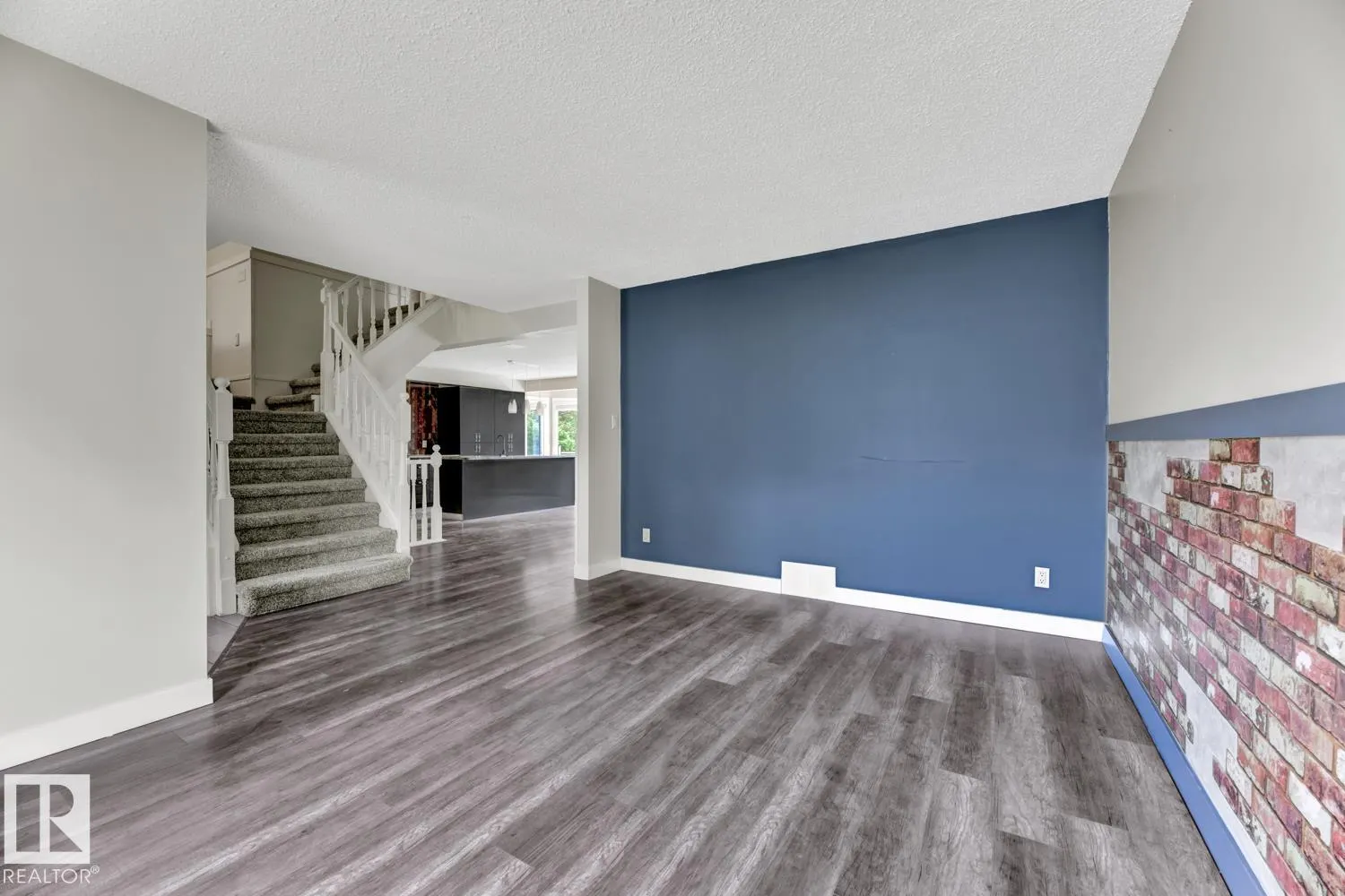 11 AINSLEY Place