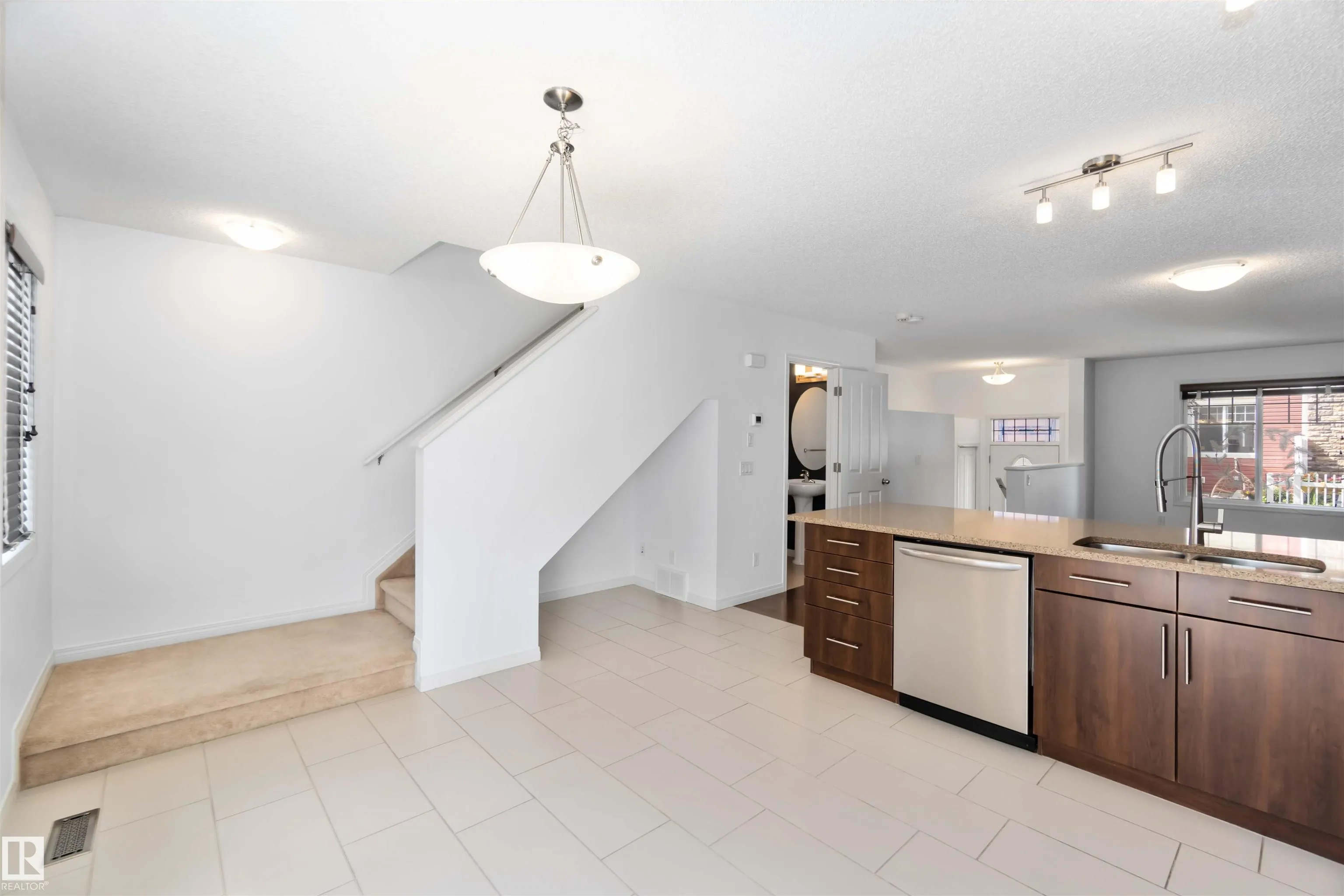 460 HEMINGWAY Road