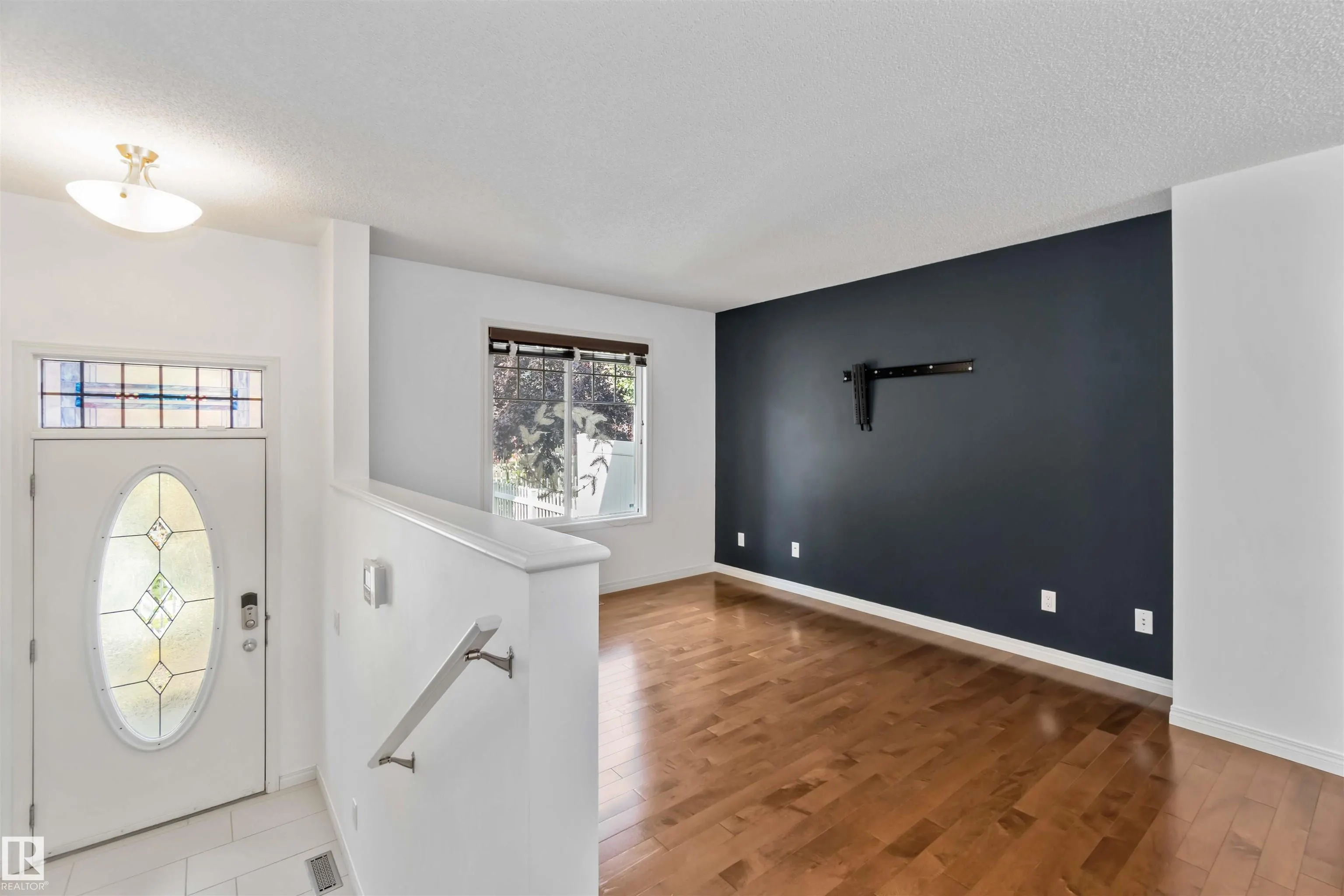460 HEMINGWAY Road