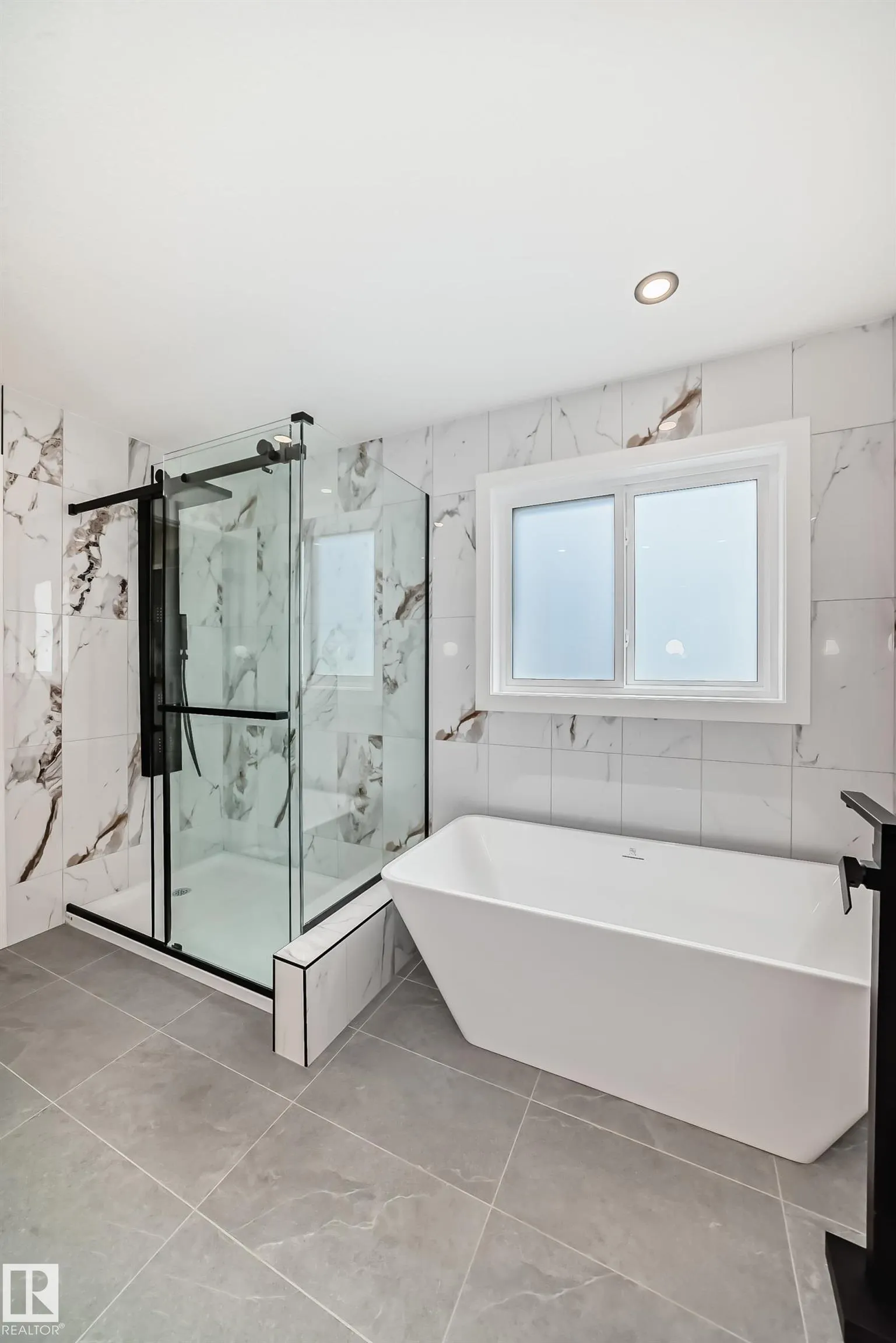 100 RUE MONETTE