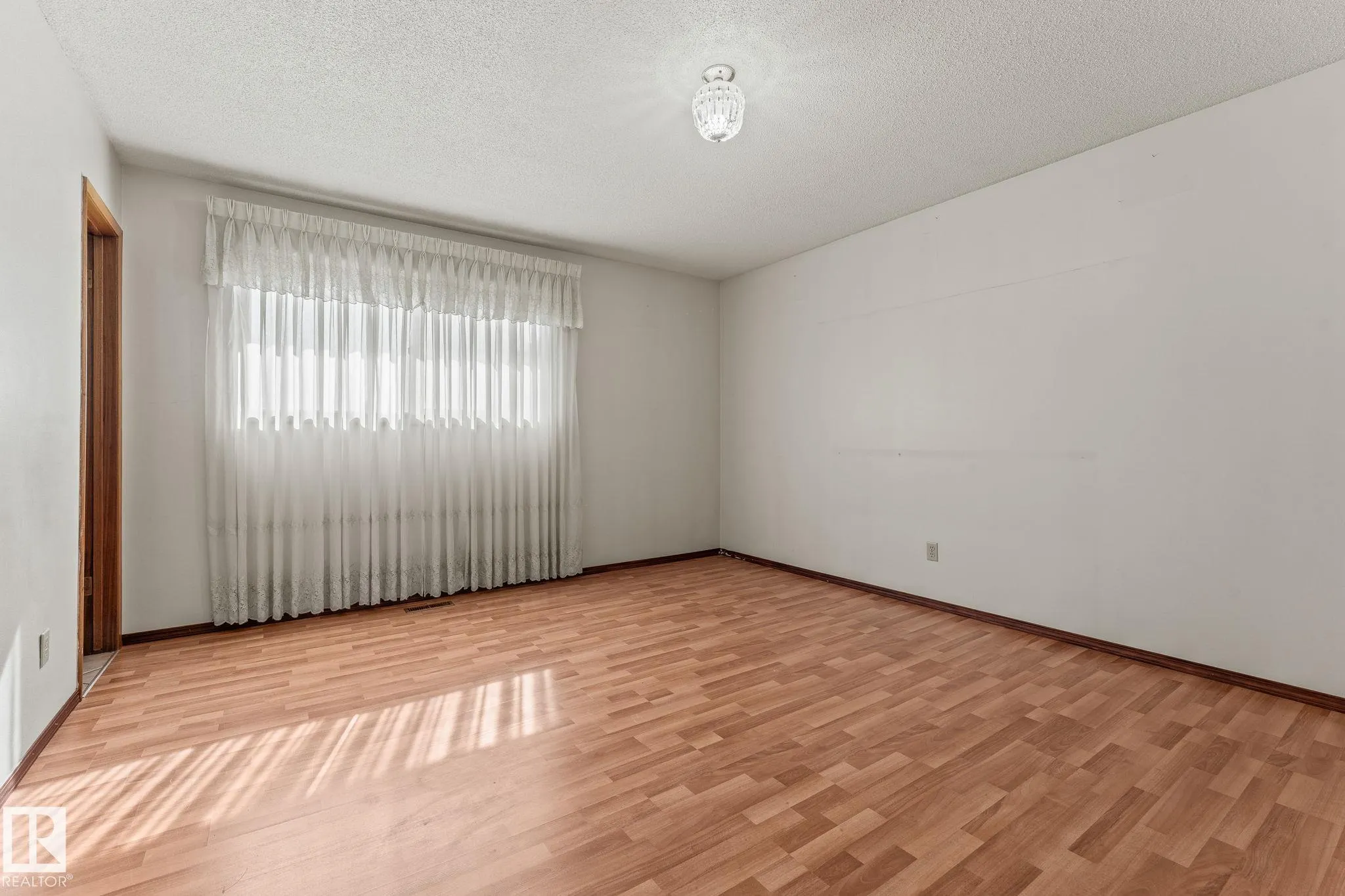 13820 86 Street