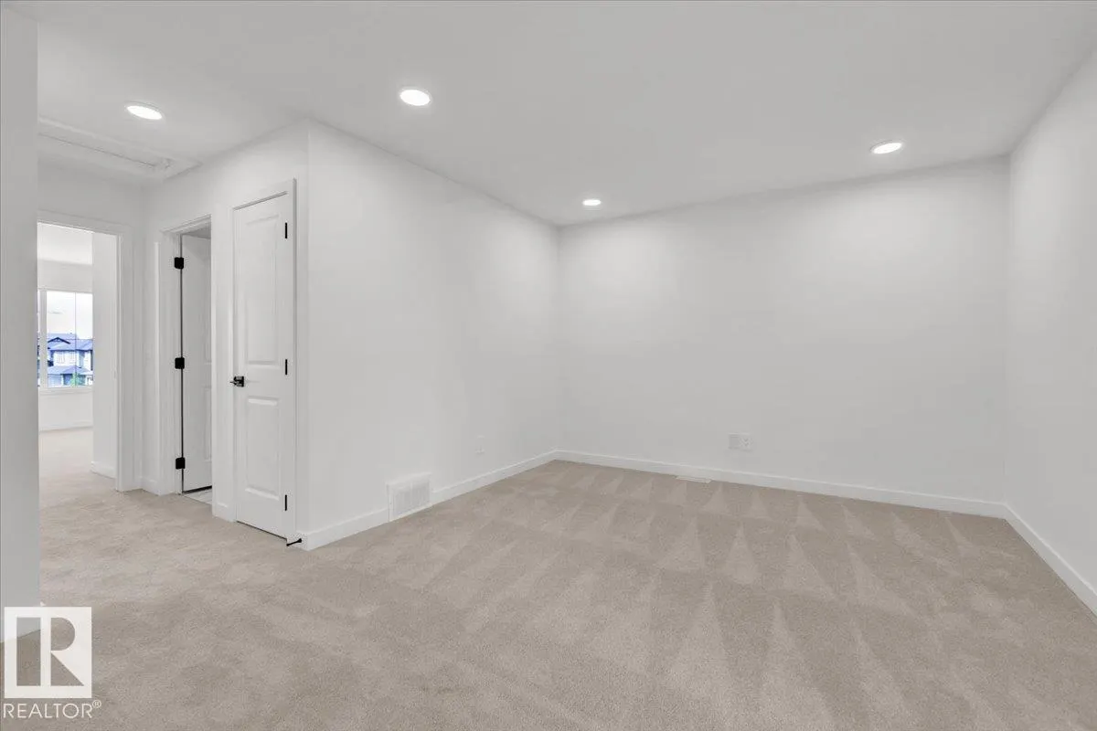 4 Cobblestone Gate