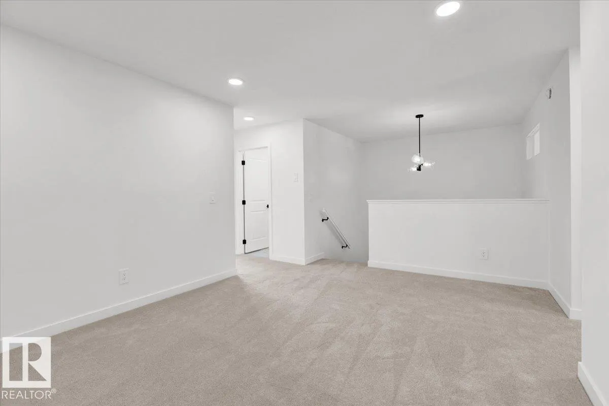4 Cobblestone Gate
