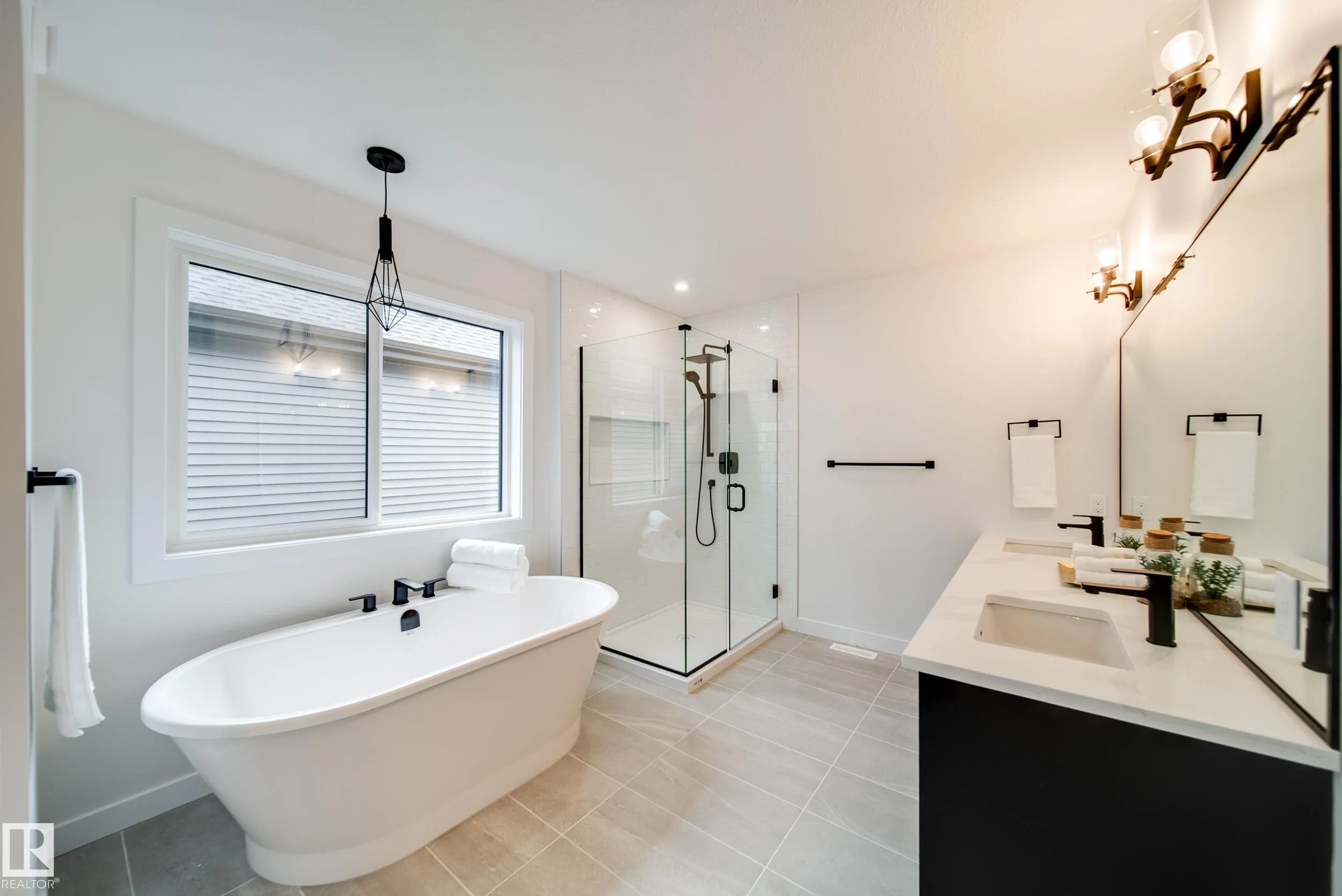 30 CANNES Cove