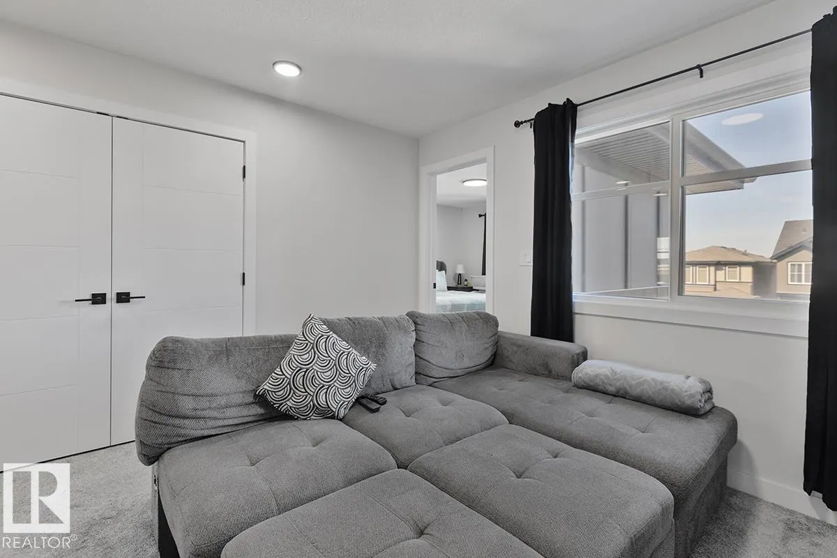 1154 GOLDFINCH Crescent