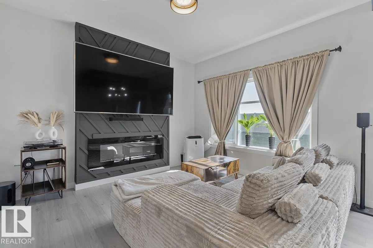 1154 GOLDFINCH Crescent