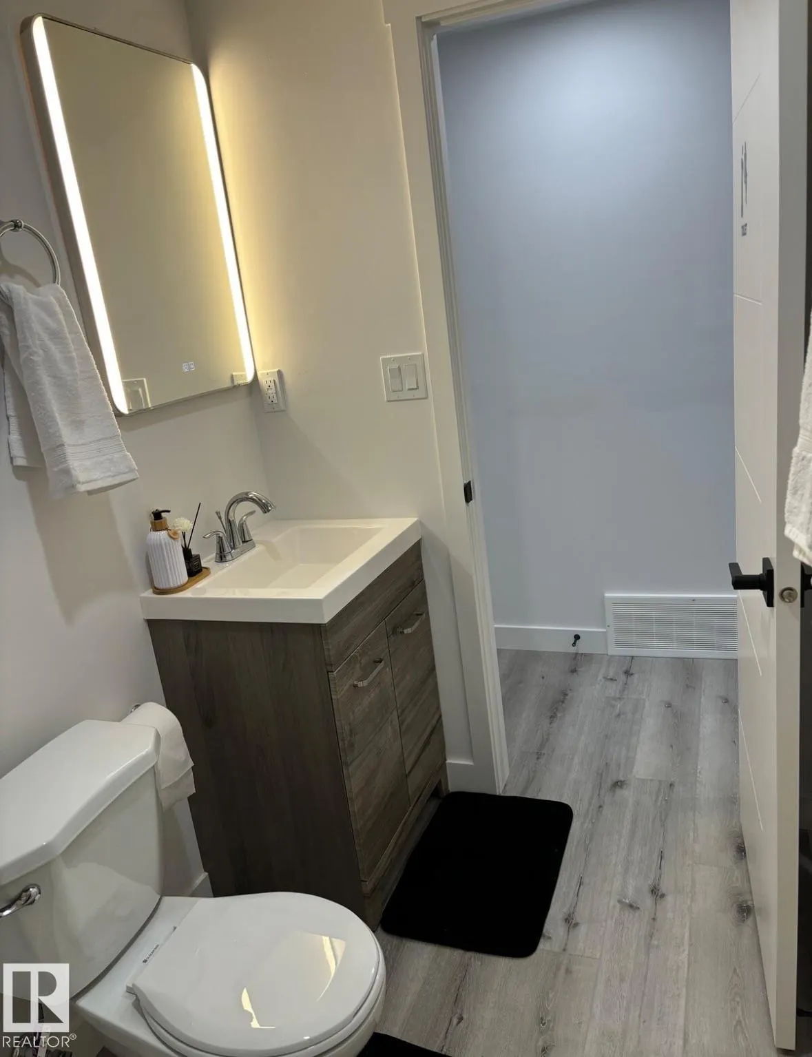 1154 GOLDFINCH Crescent