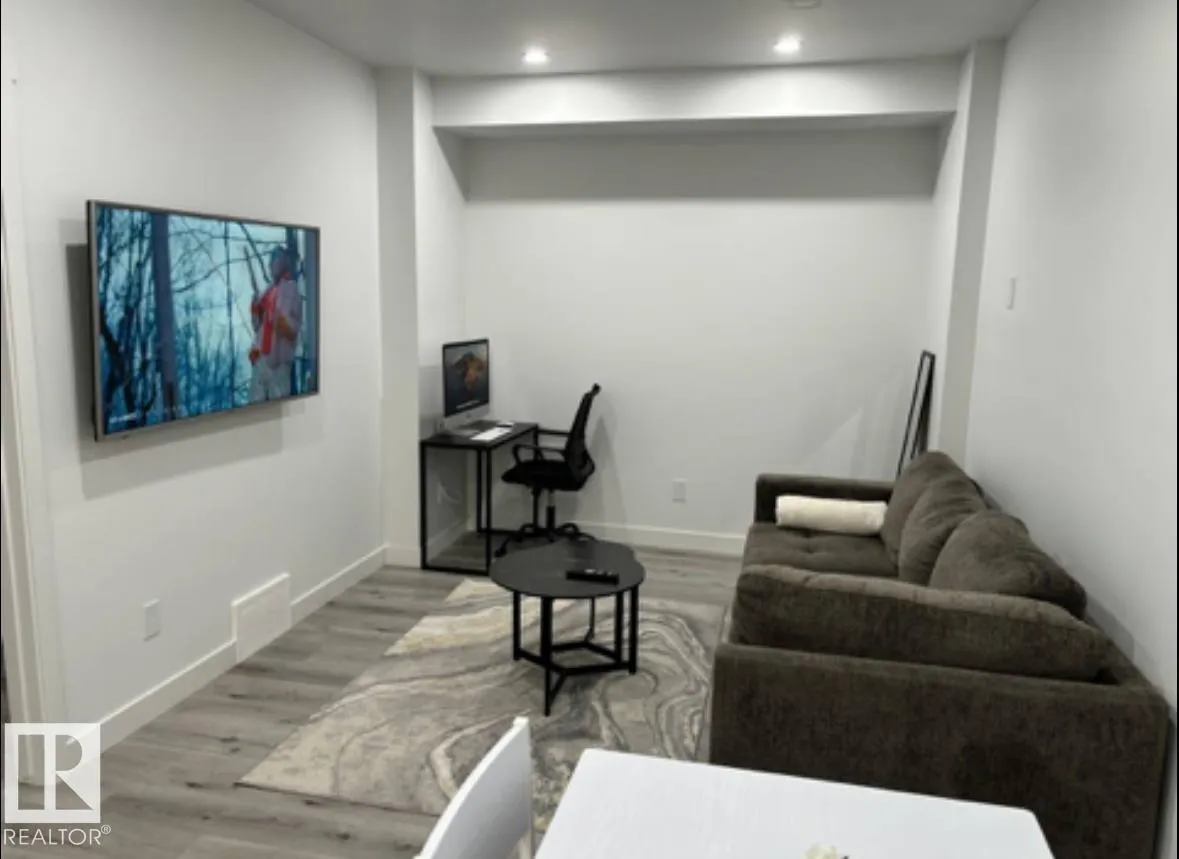 1154 GOLDFINCH Crescent