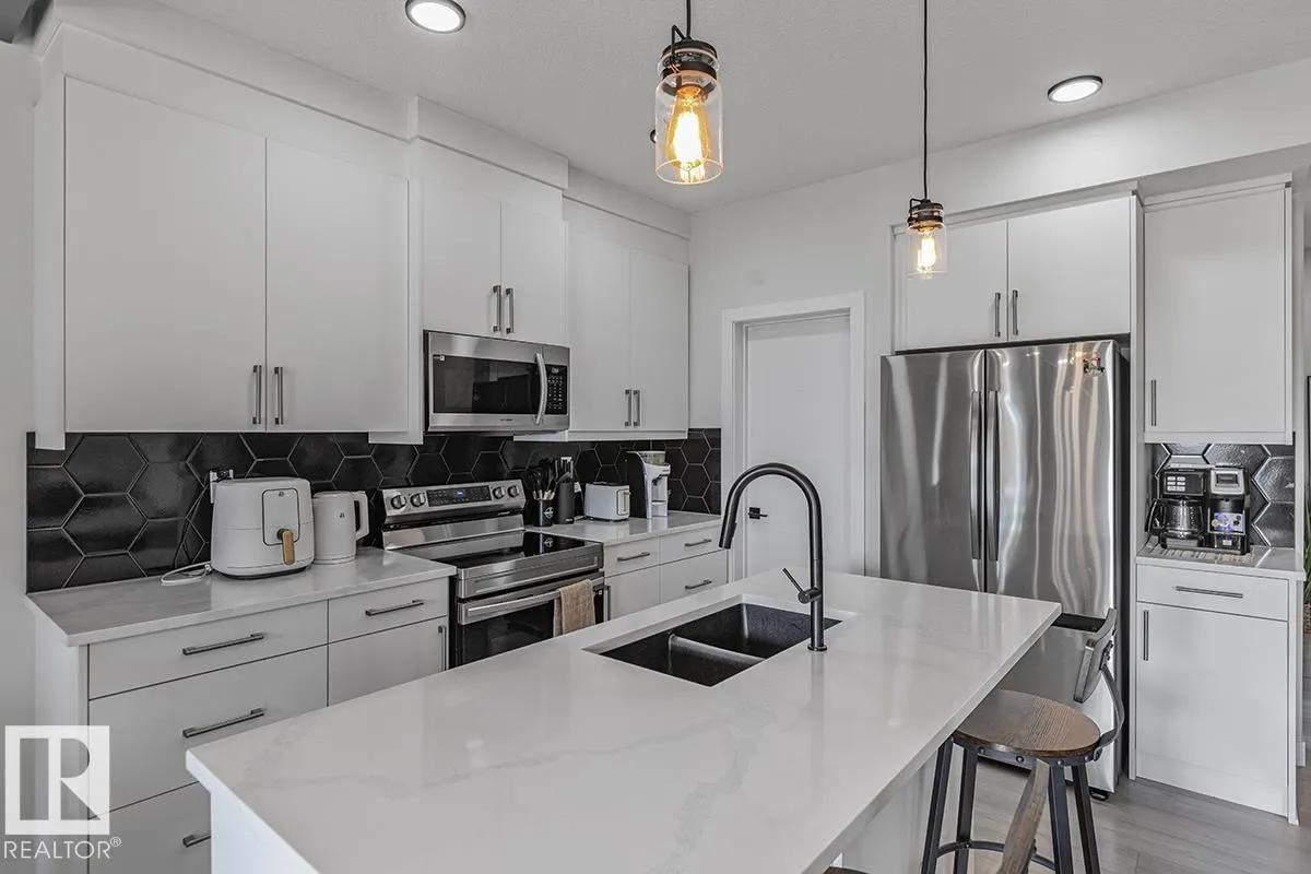 1154 GOLDFINCH Crescent