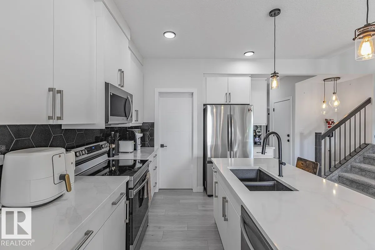 1154 GOLDFINCH Crescent