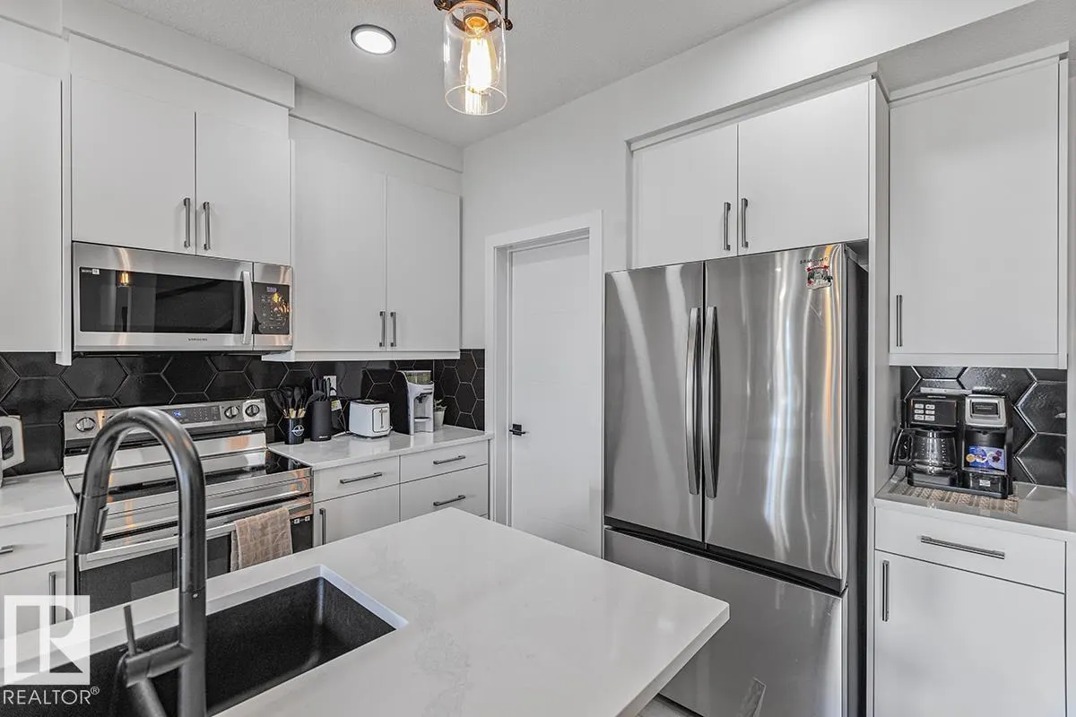 1154 GOLDFINCH Crescent