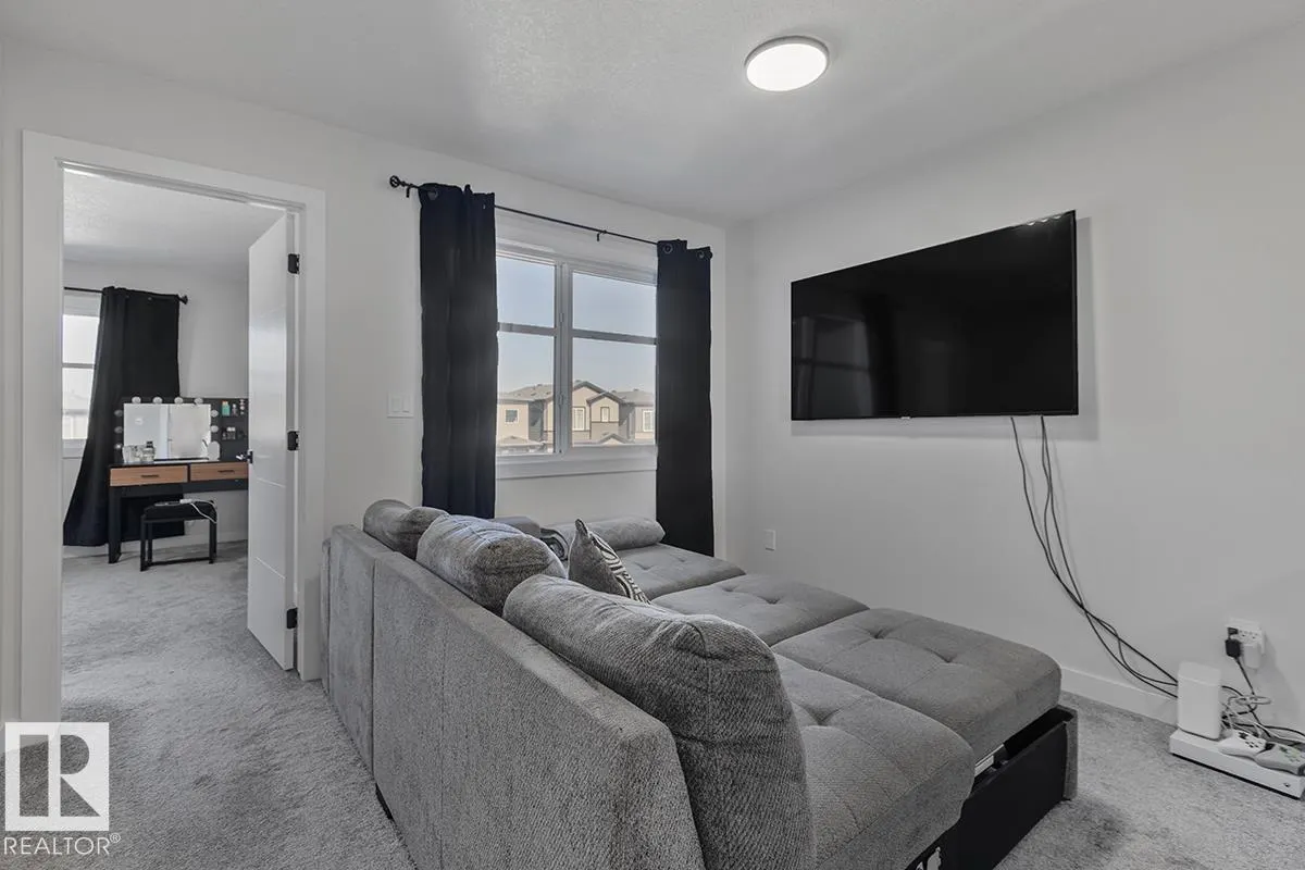 1154 GOLDFINCH Crescent