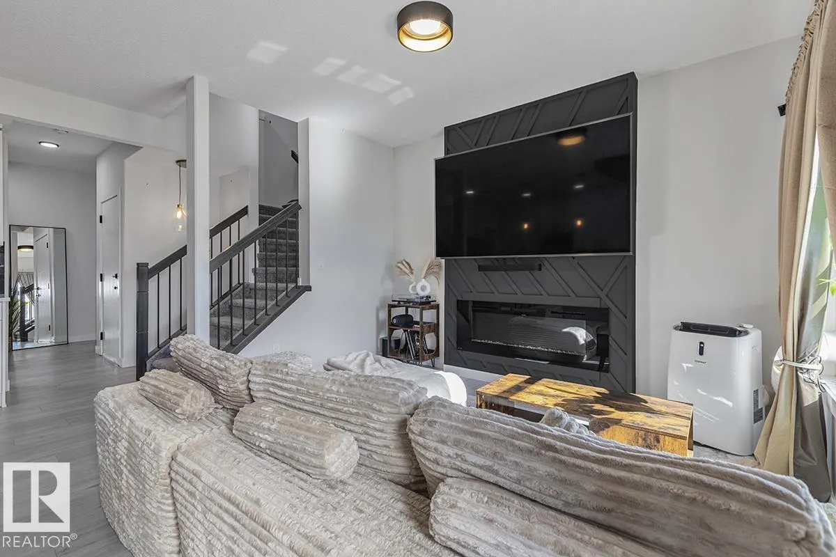 1154 GOLDFINCH Crescent