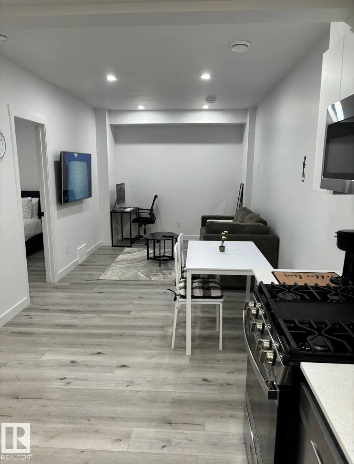 1154 GOLDFINCH Crescent