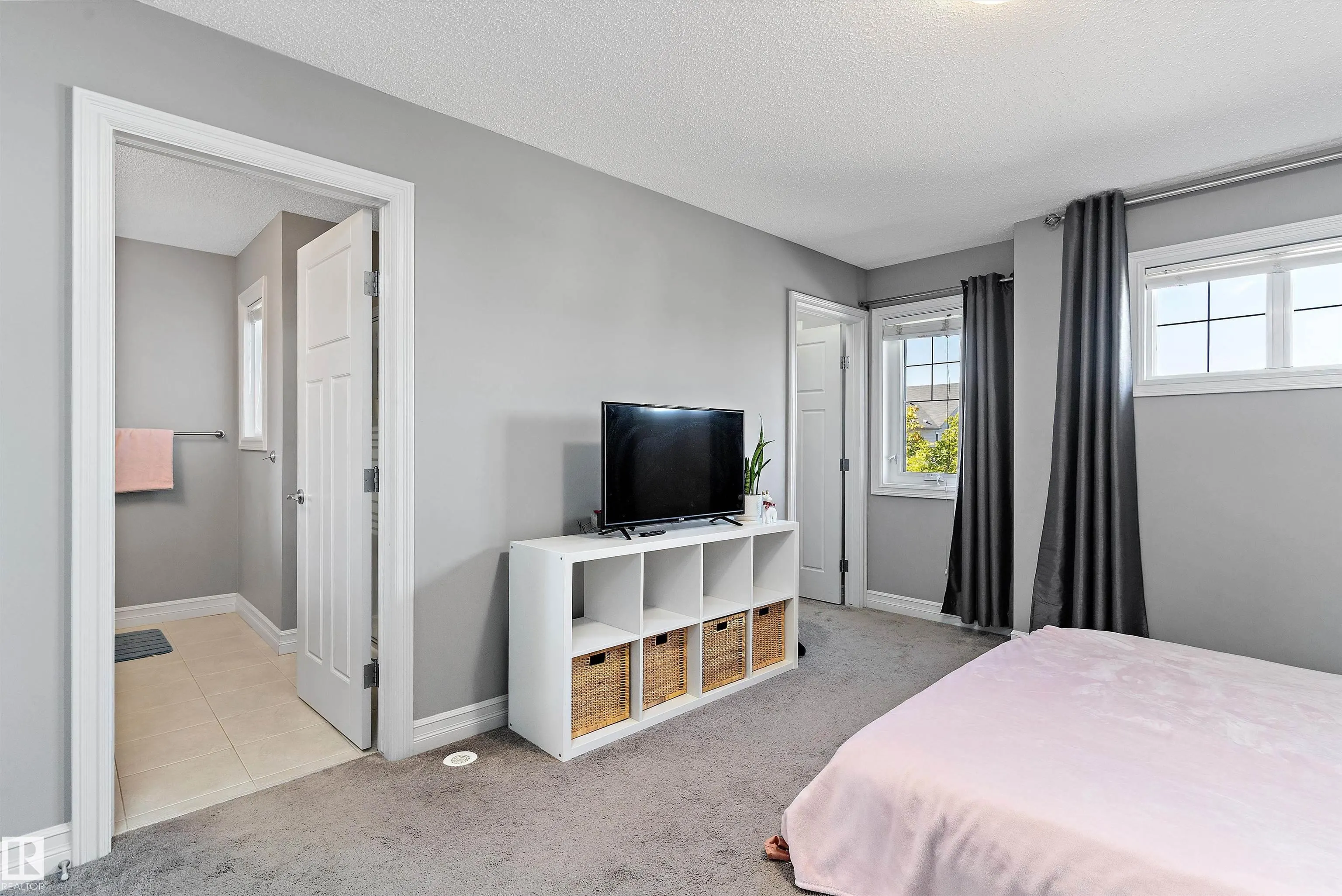 5813 64 ST