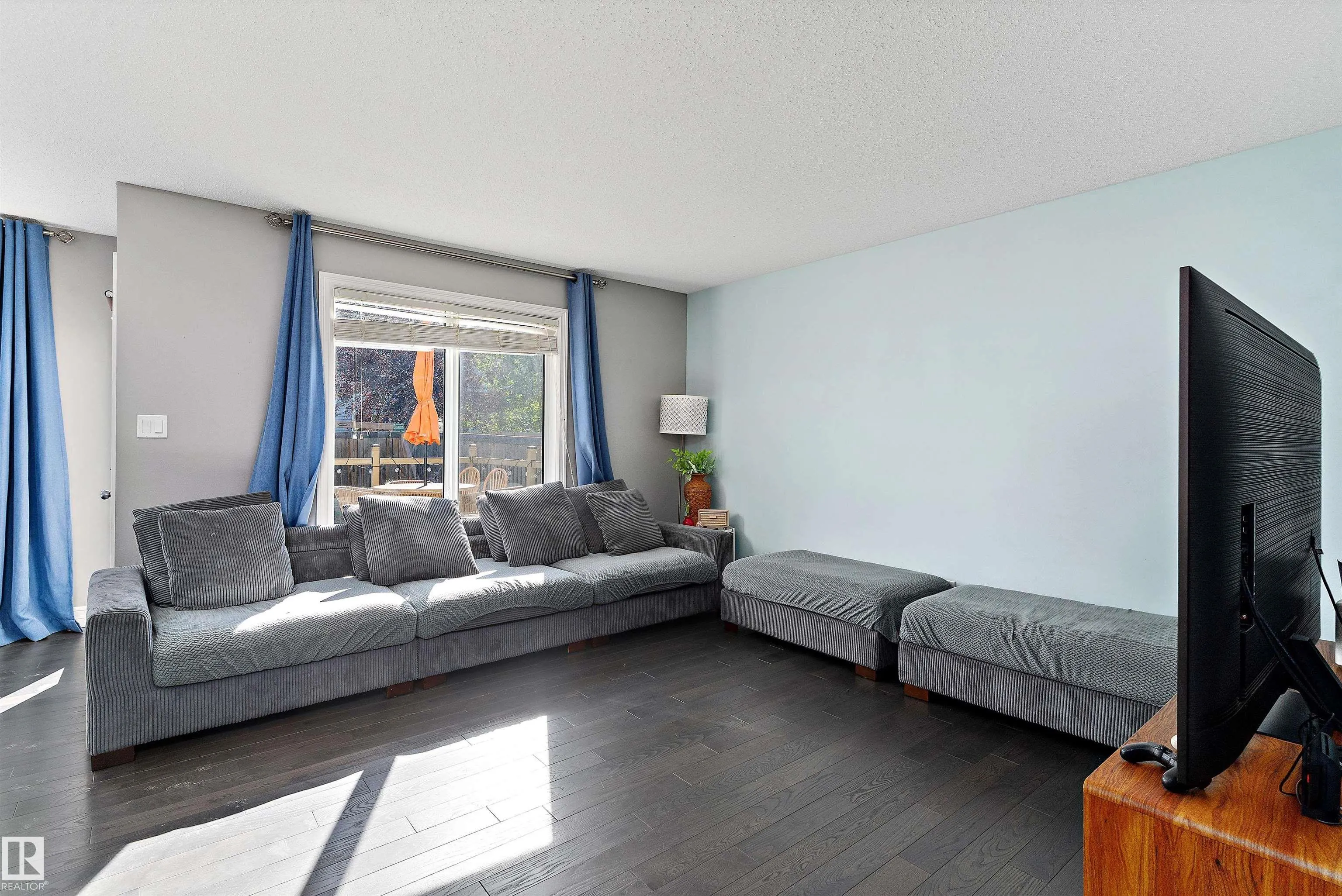 5813 64 ST