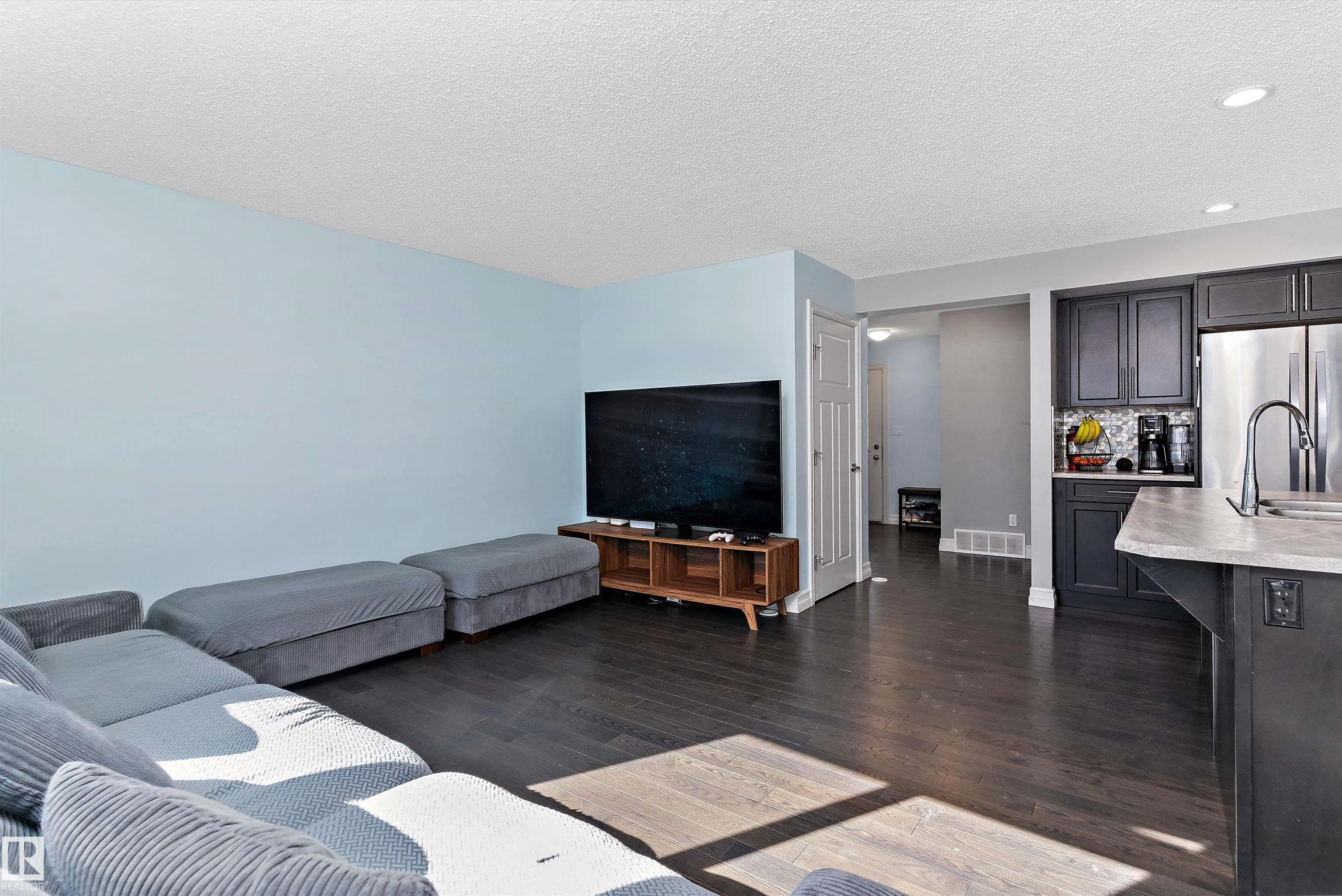 5813 64 ST