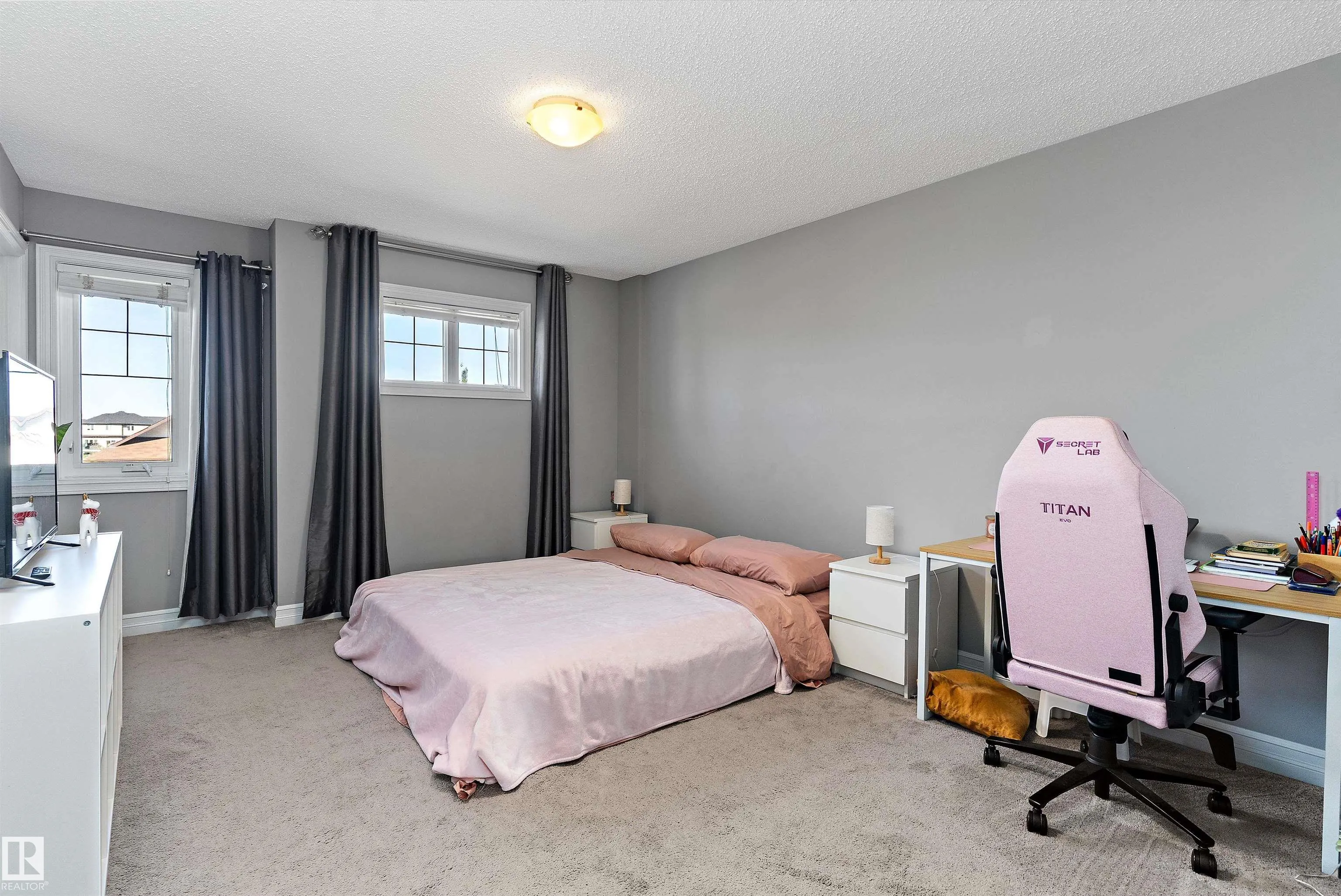 5813 64 ST