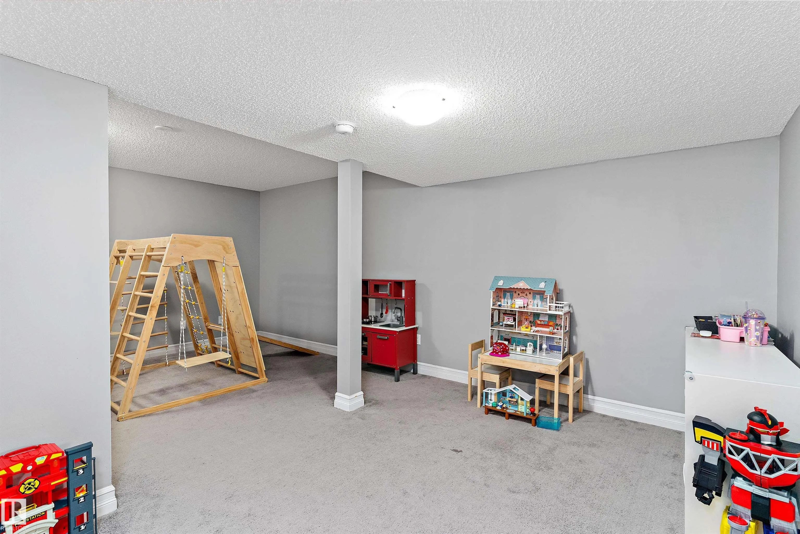 5813 64 ST