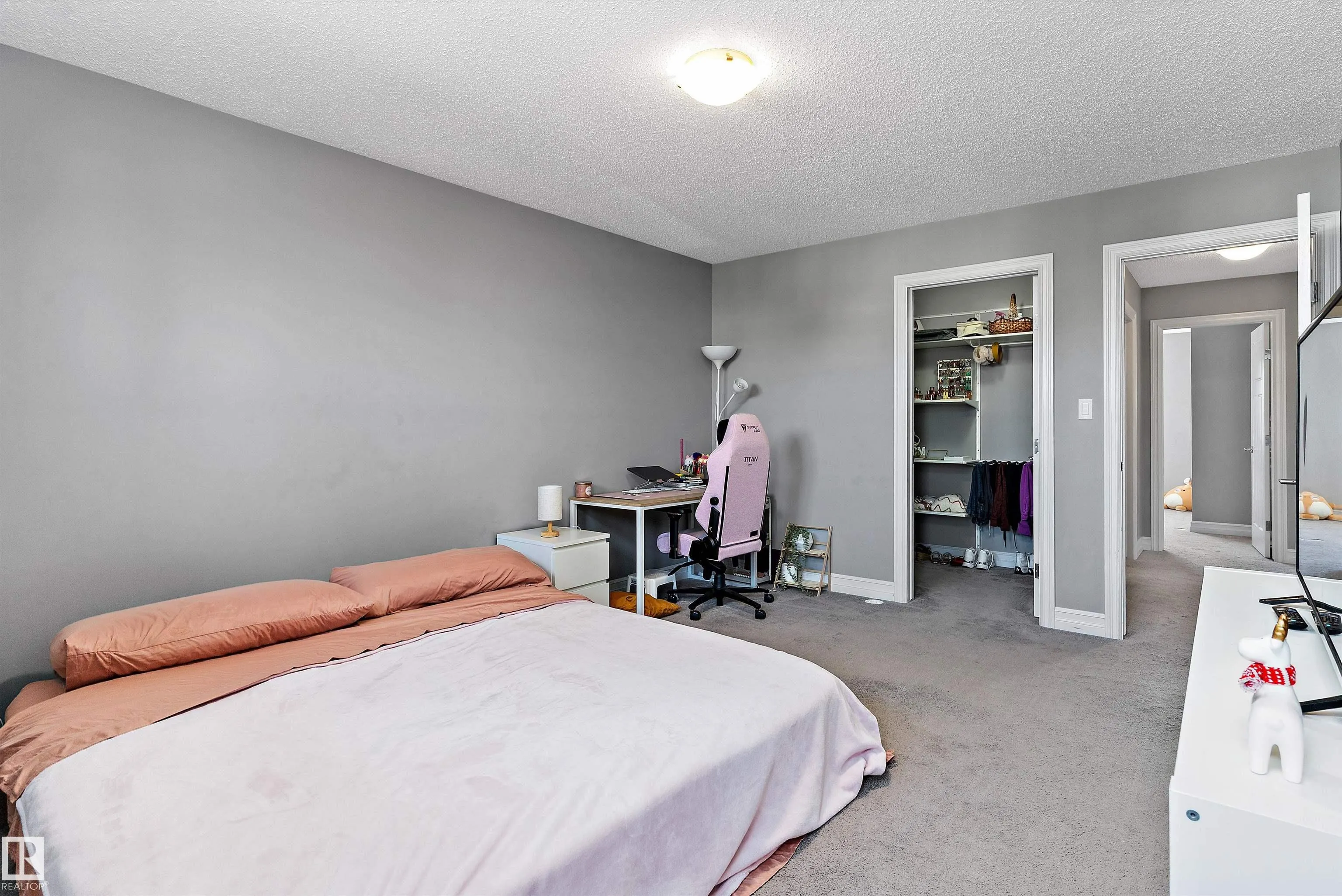 5813 64 ST