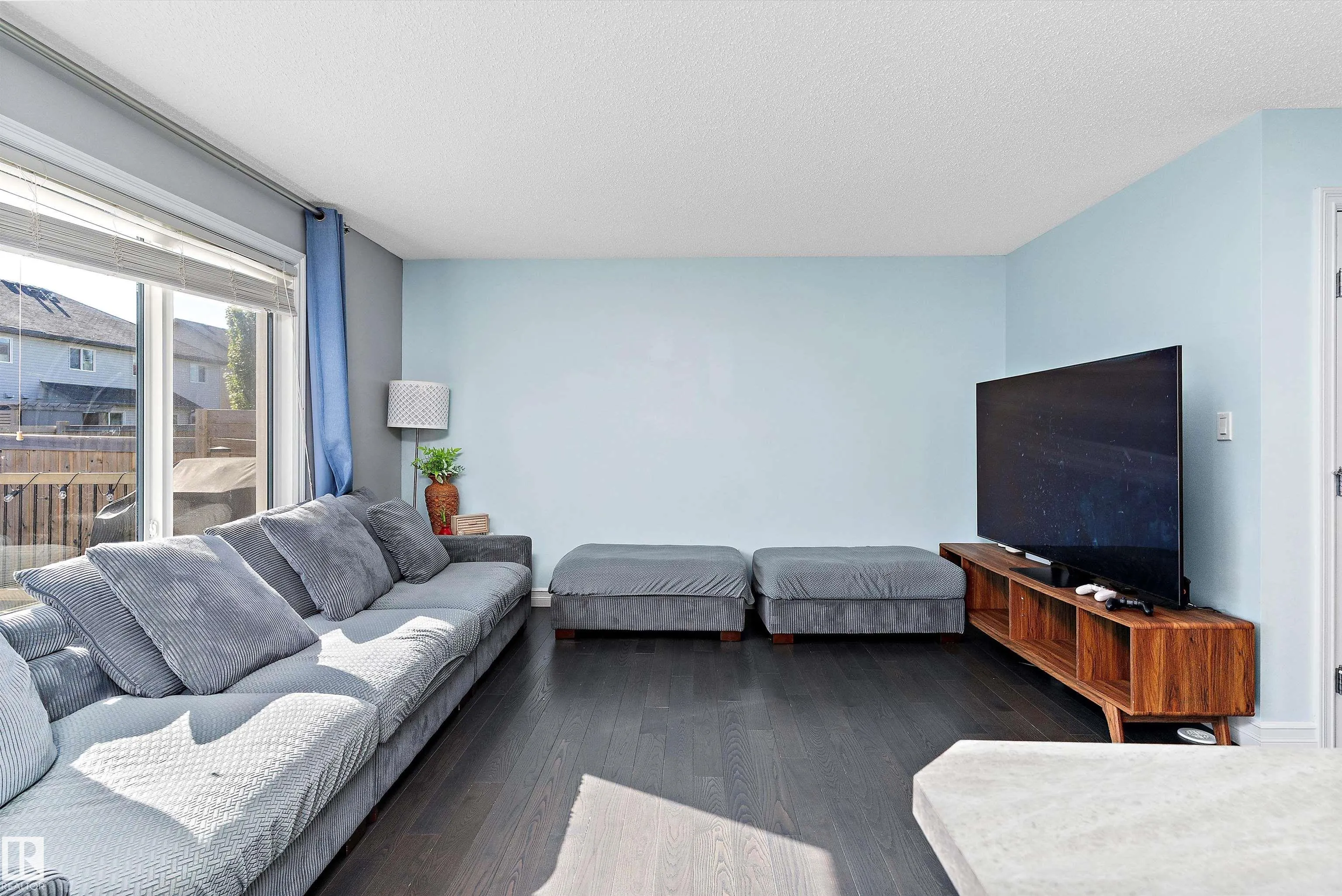 5813 64 ST