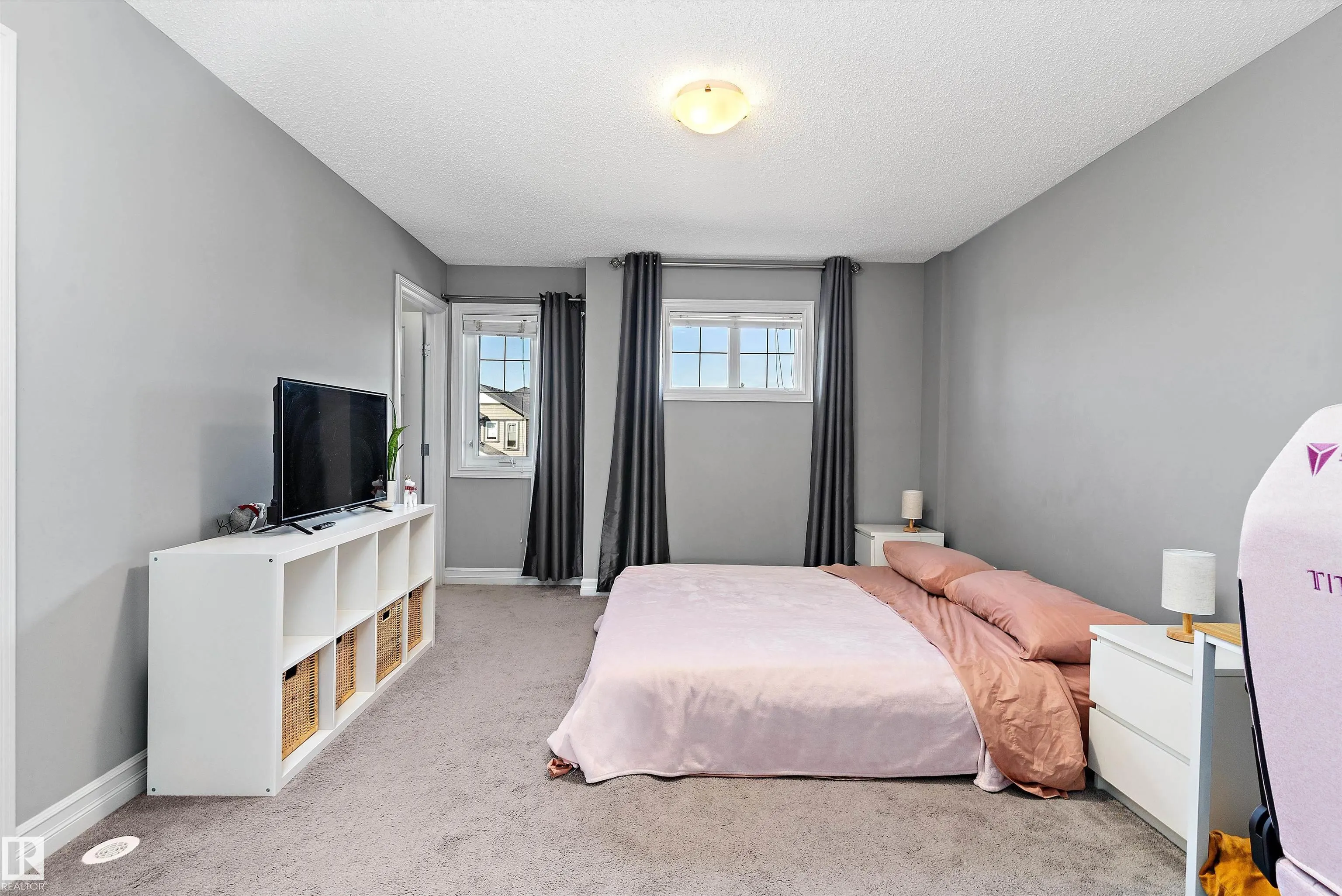 5813 64 ST