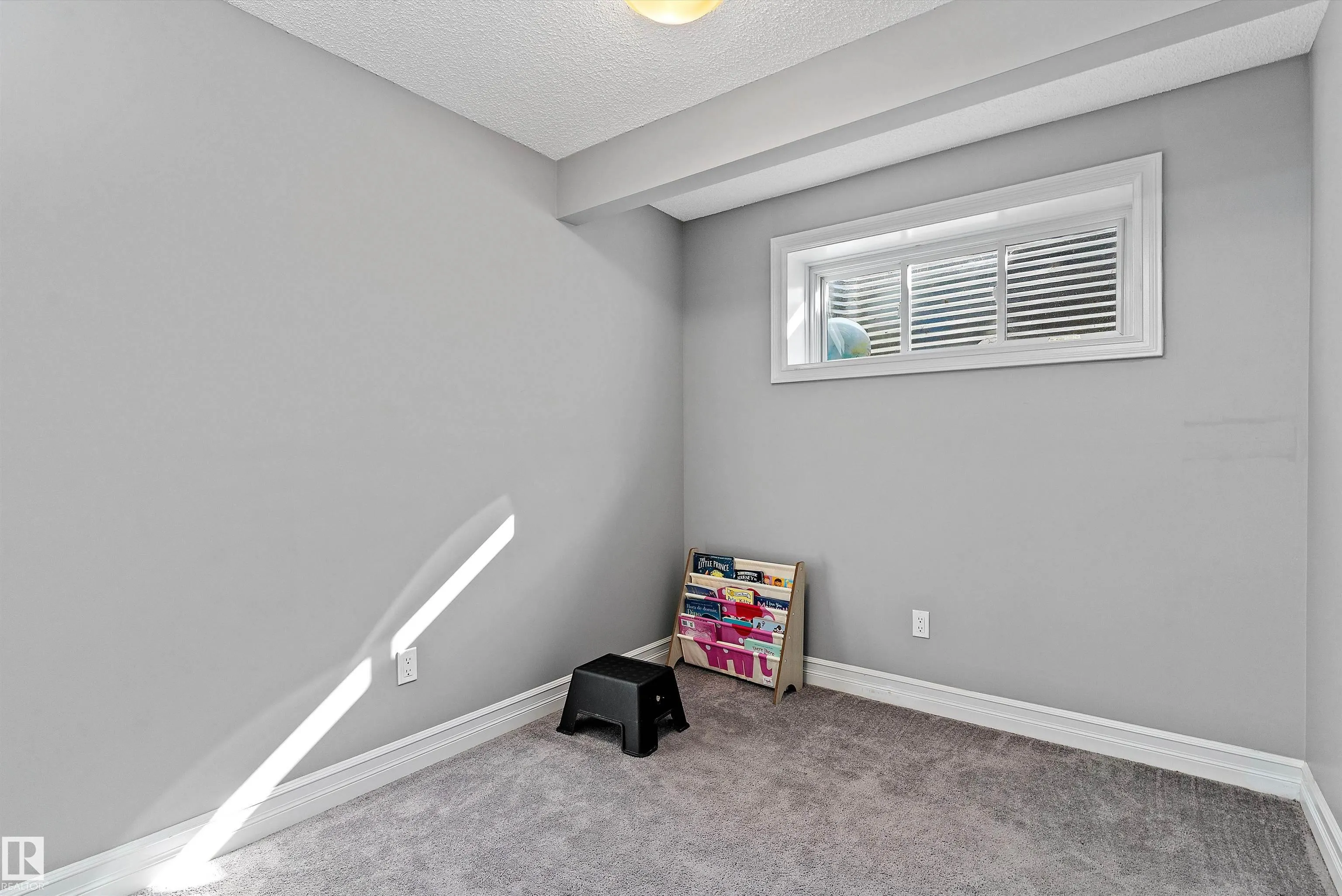 5813 64 ST