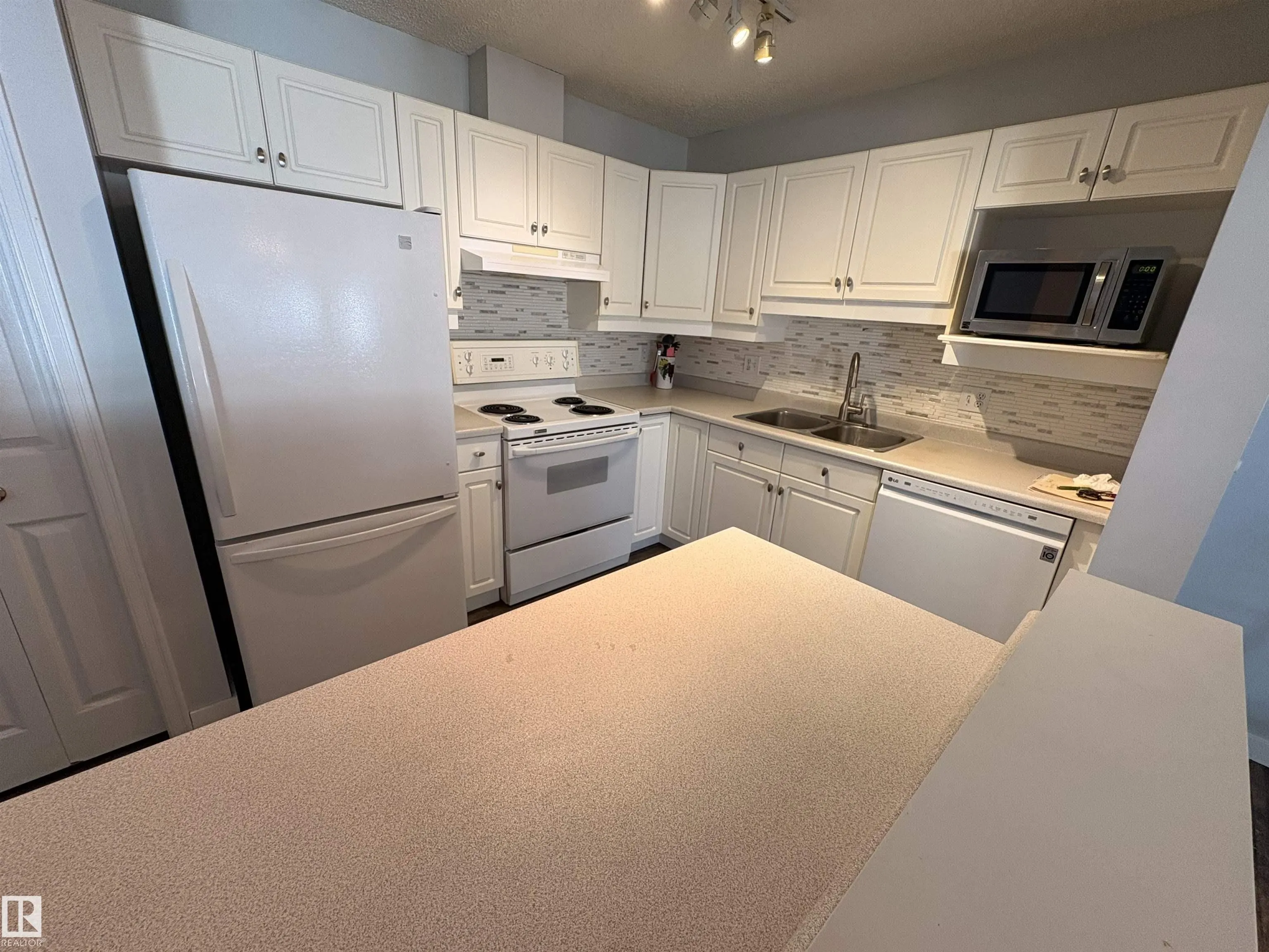 3 POIRIER Avenue